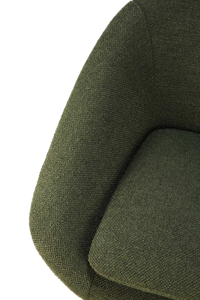 Detailaufnahme des grünen Ethnicraft Barrow Sessels: Textur des Stoffes und bequeme Sitzfläche.