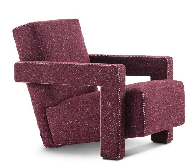 Cassina Utrecht Sessel 637 in Bordeauxrot mit markanten Steppnähten, moderner Design-Sessel für Wohnzimmer und Büro.