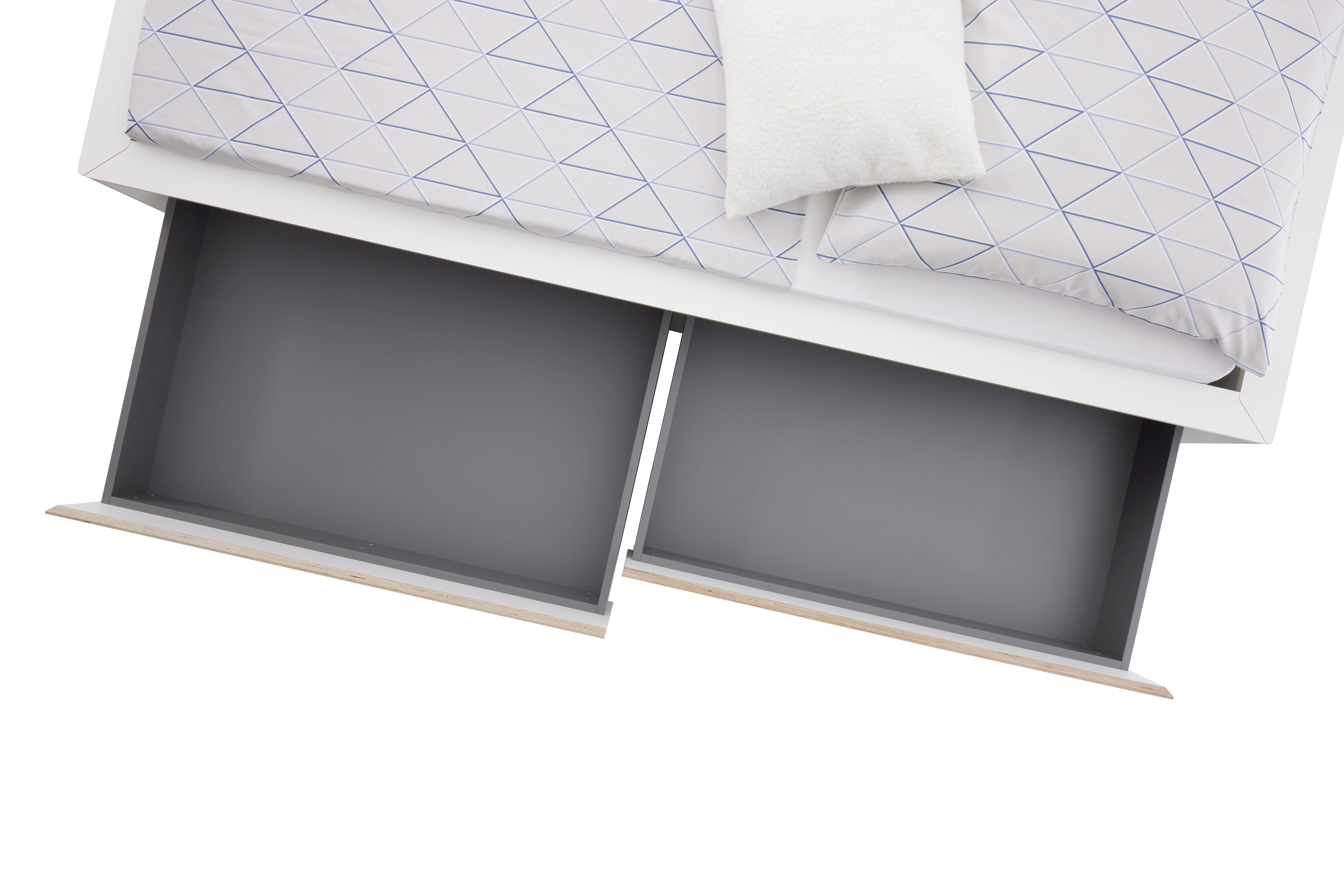 Spaze Bett von Müller Möbelwerkstätten mit zwei grauen Schubladen, Bettwäsche mit geometrischem Muster und Kissen.