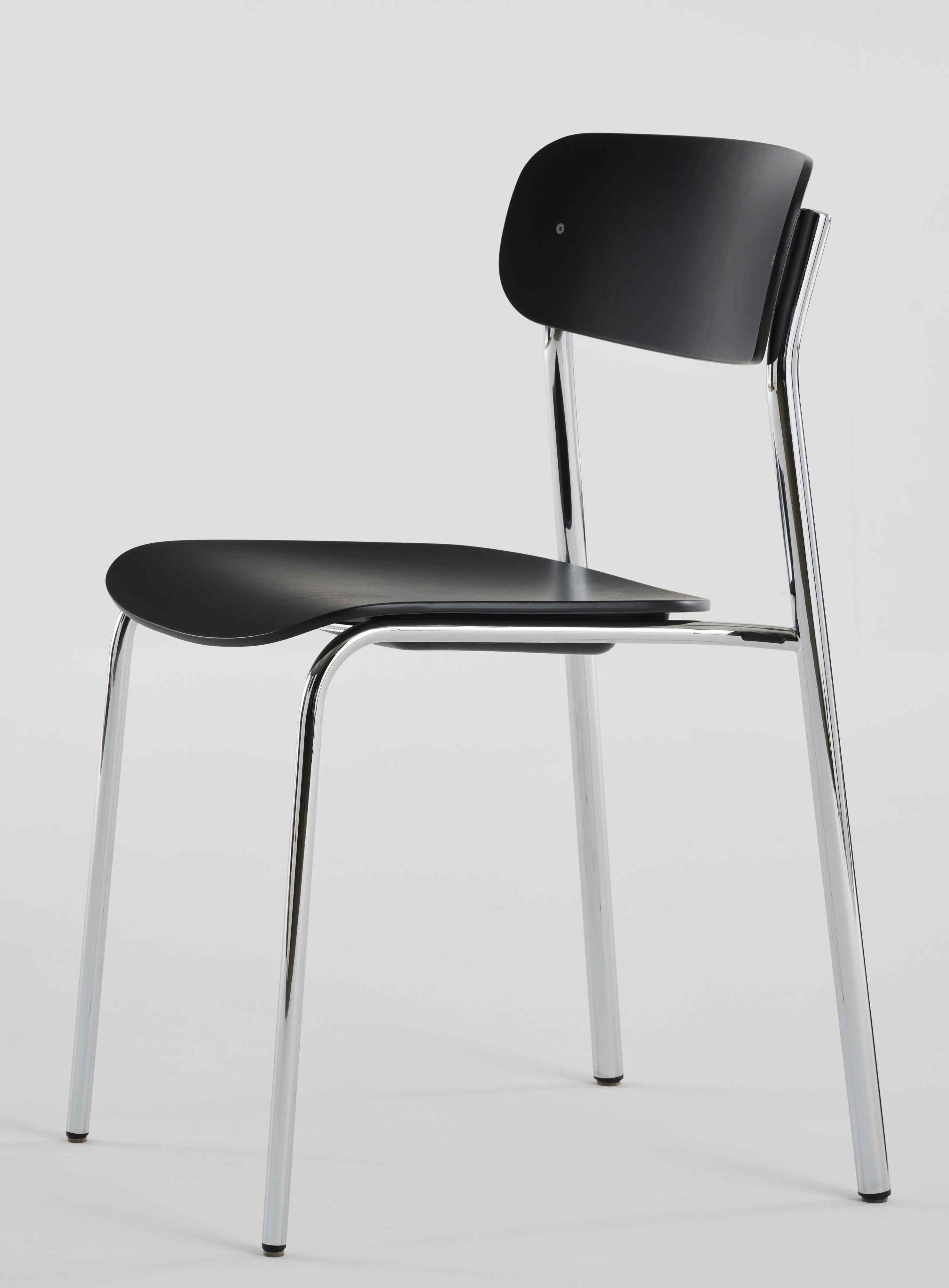 Thonet S 243 Stahlrohrstuhl, olivgrün, Einzelstück: Klassischer Designstuhl mit Stahlrohrgestell und minimalistischer Formgebung für Esszimmer.