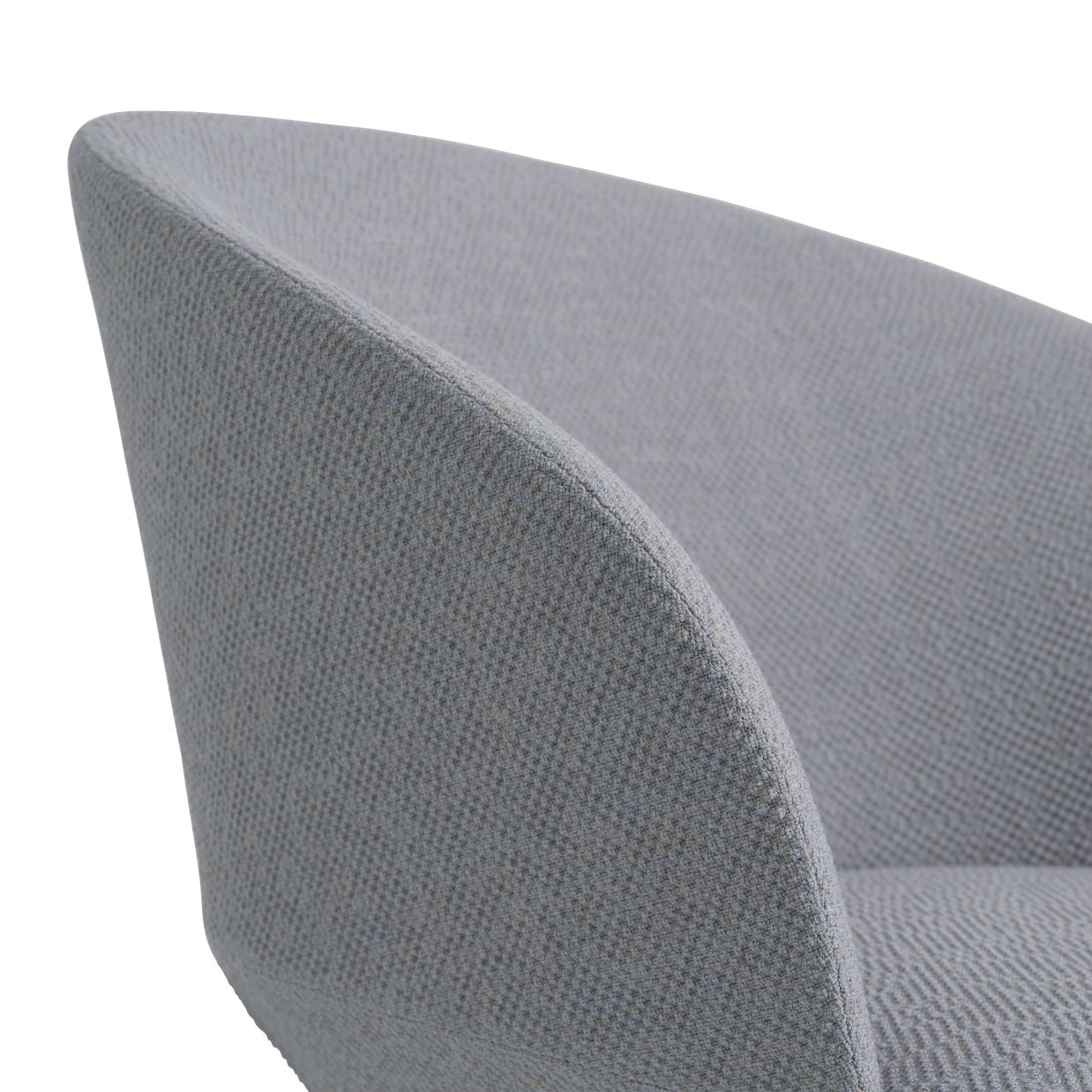 Detailaufnahme des grauen Oslo Lounge Sessel von Muuto, der die hochwertige Stoffstruktur und das elegante Design zeigt.