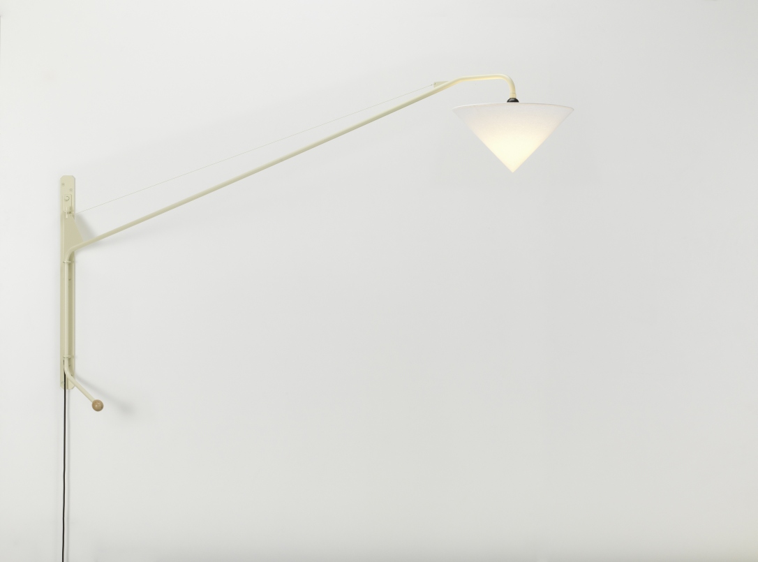 Vitra Potence Wandleuchte mit konischem Lampenschirm Abat-Jour, modernes Design für Wohnzimmer und Schlafzimmer.