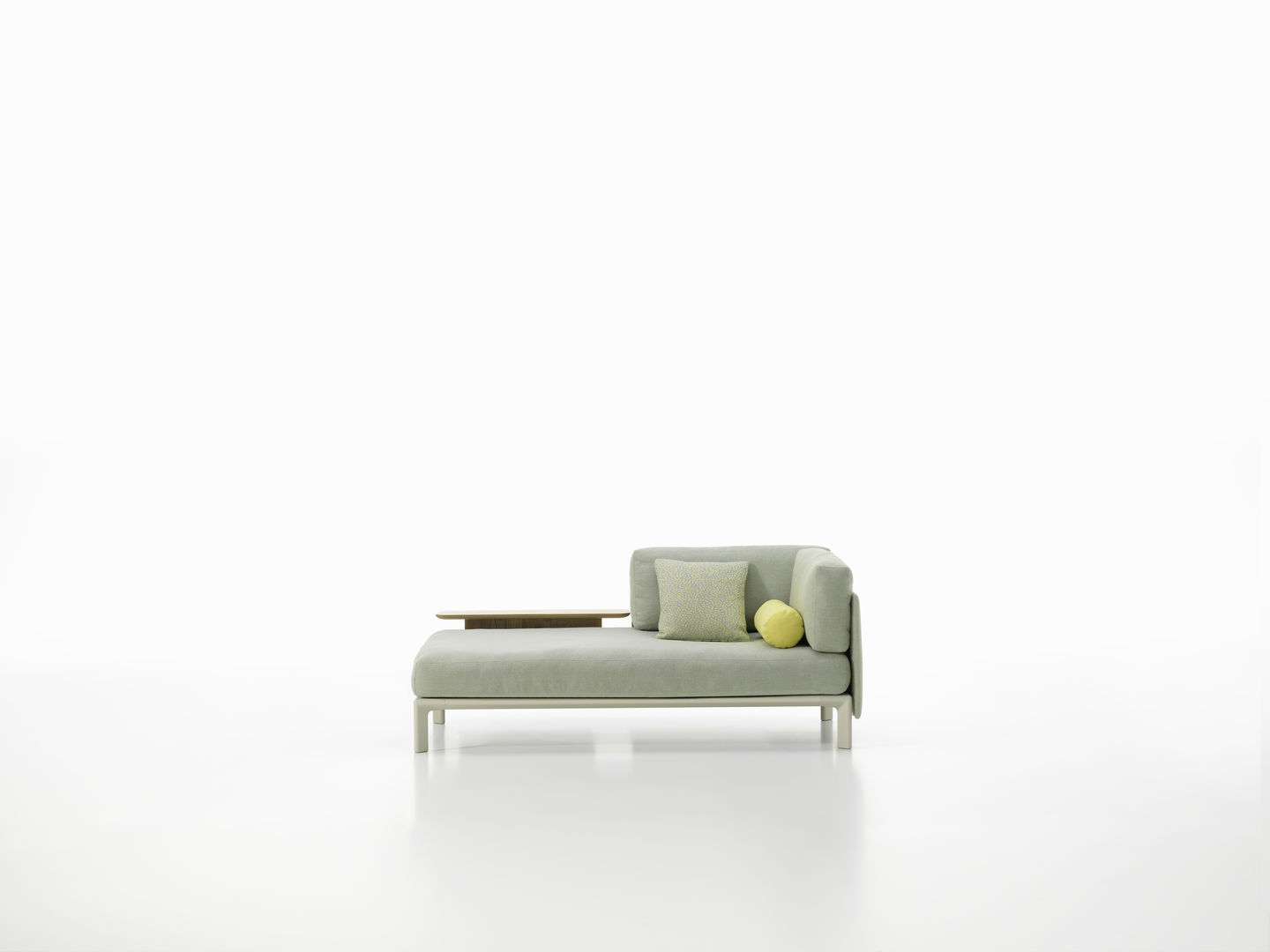 Vitra Anagram Sofa Plattform 90x180 cm mit hellgrauem Bezug und Holzelement, modernes Design Sofa.