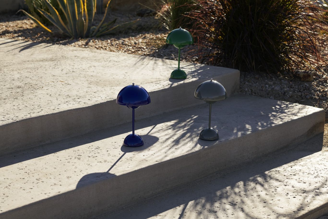 Flowerpot VP9 draagbare acculamp / tafellamp met USB AndTradition kobaltblauw
