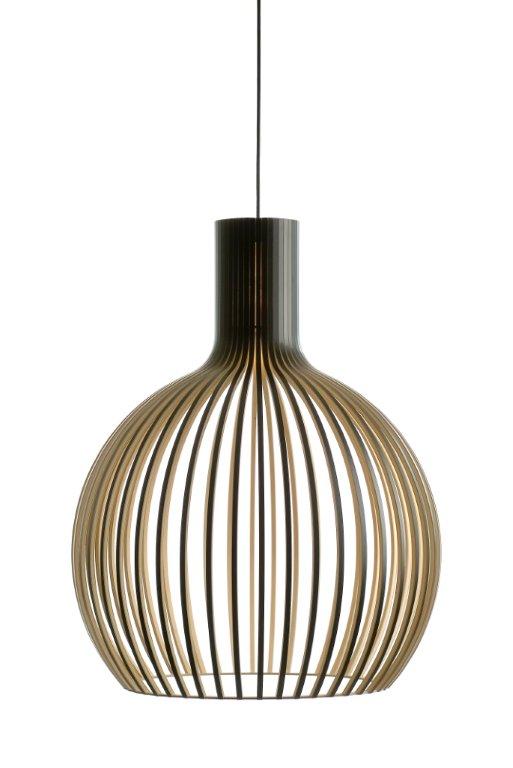 Octo Pendelleuchte von Secto Design, moderne Hängelampe aus Holzlamellen in Birke und Schwarz.