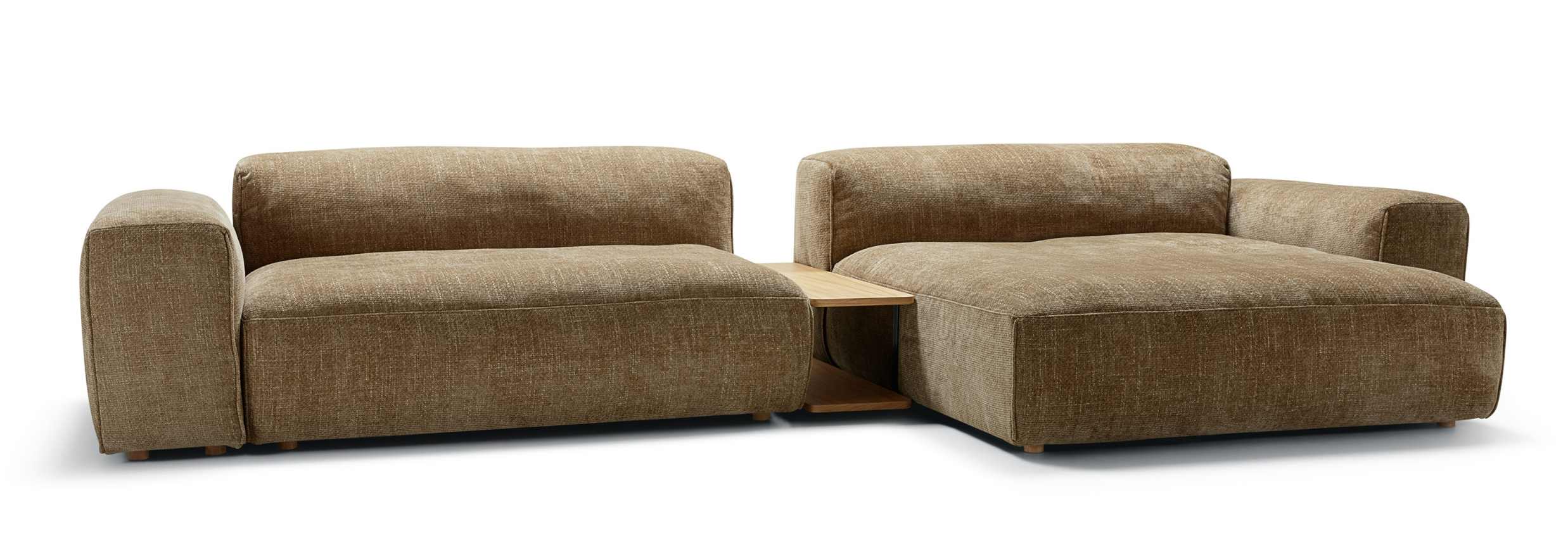 Seatlife Sofa Hausmodell: Modernes, modulares Sofa in Braun mit integriertem Holztisch für Wohnzimmer.