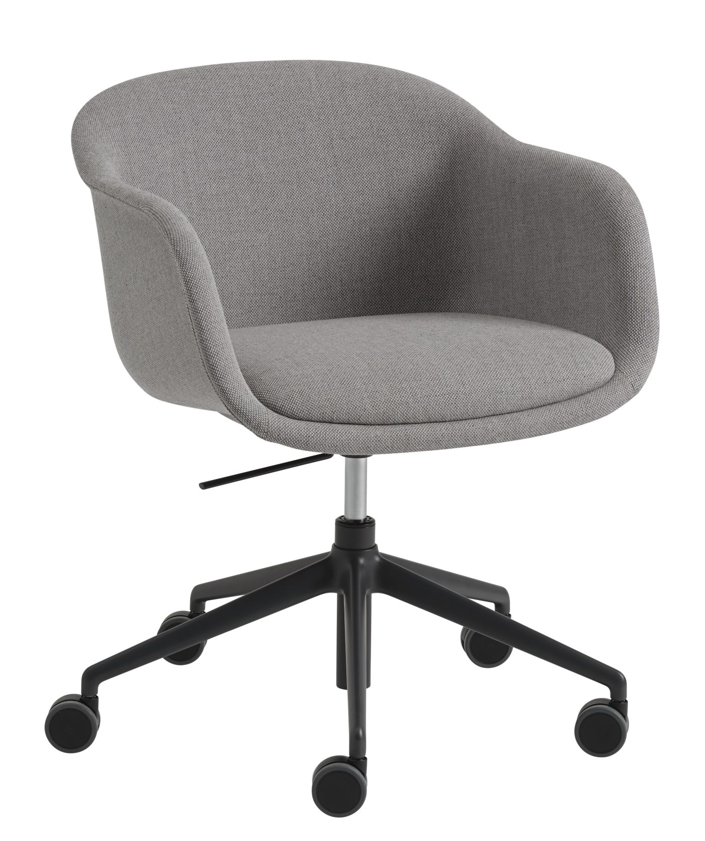 Grauer Fiber Armchair von Muuto mit Drehfuß und Polsterung, Bürostuhl mit Rollen.