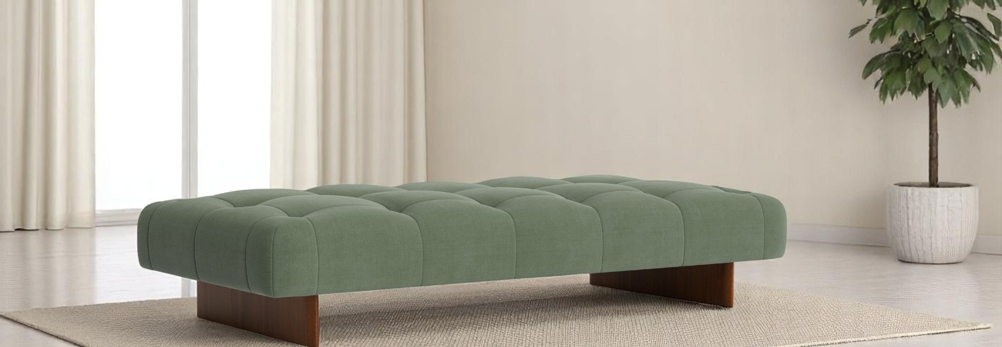 Quilton Daybed Liege von Hay in Grün mit Knopfheftung und Holzfüßen auf Teppich.