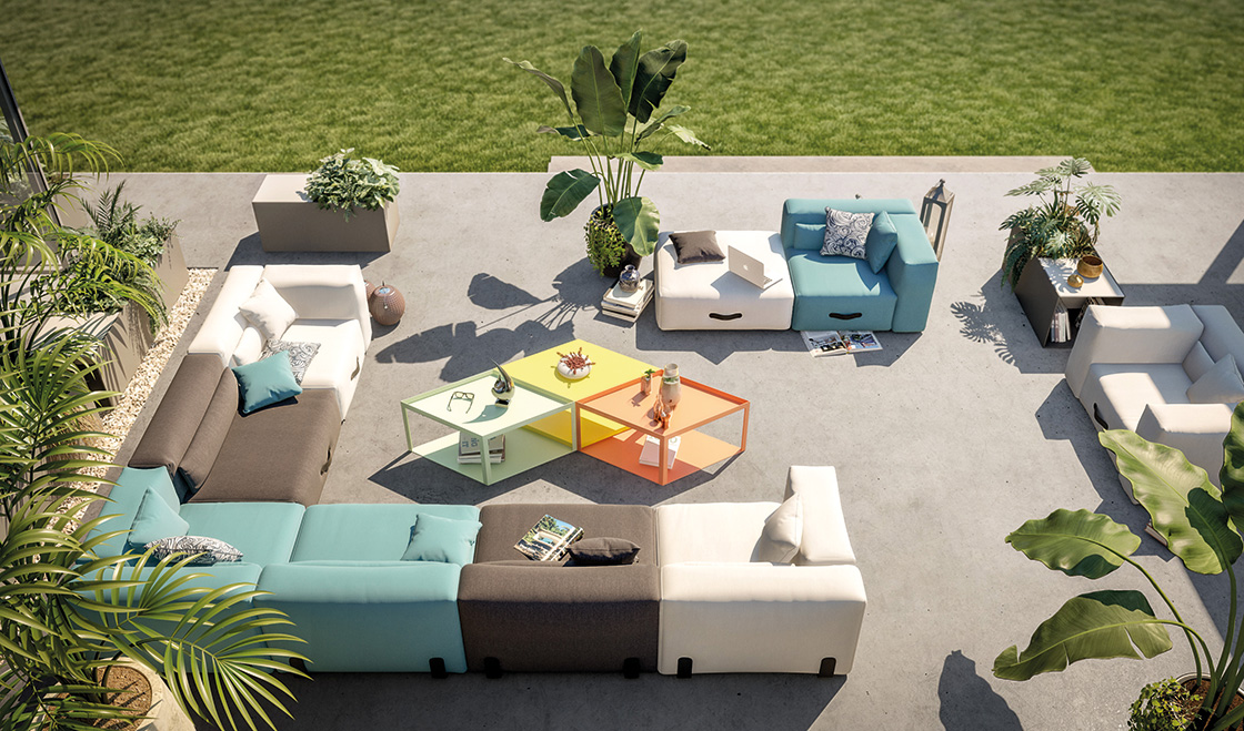 Miami Outdoor Sofa Lounger Conmoto, modulare Gartenmöbel in verschiedenen Farben und Anordnungen auf einer Terrasse.