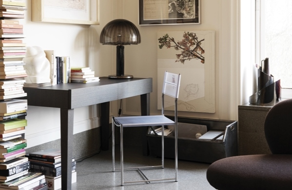 Spaghetti Chair mit transparentem Sitz und Rückenlehne, moderner Designstuhl für Esszimmer und Büro.
