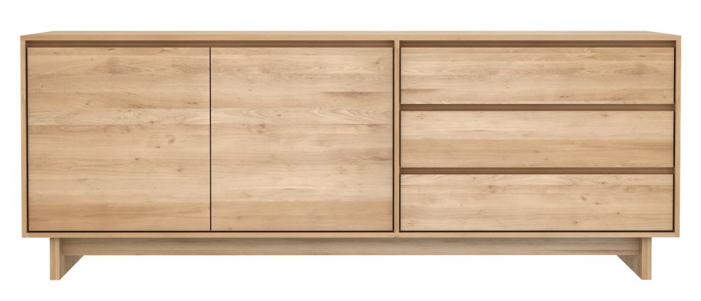 Wave Anrichte aus Eiche von Ethnicraft, modernes Sideboard mit Schranktüren und Schubladen, natürliche Holzoptik.