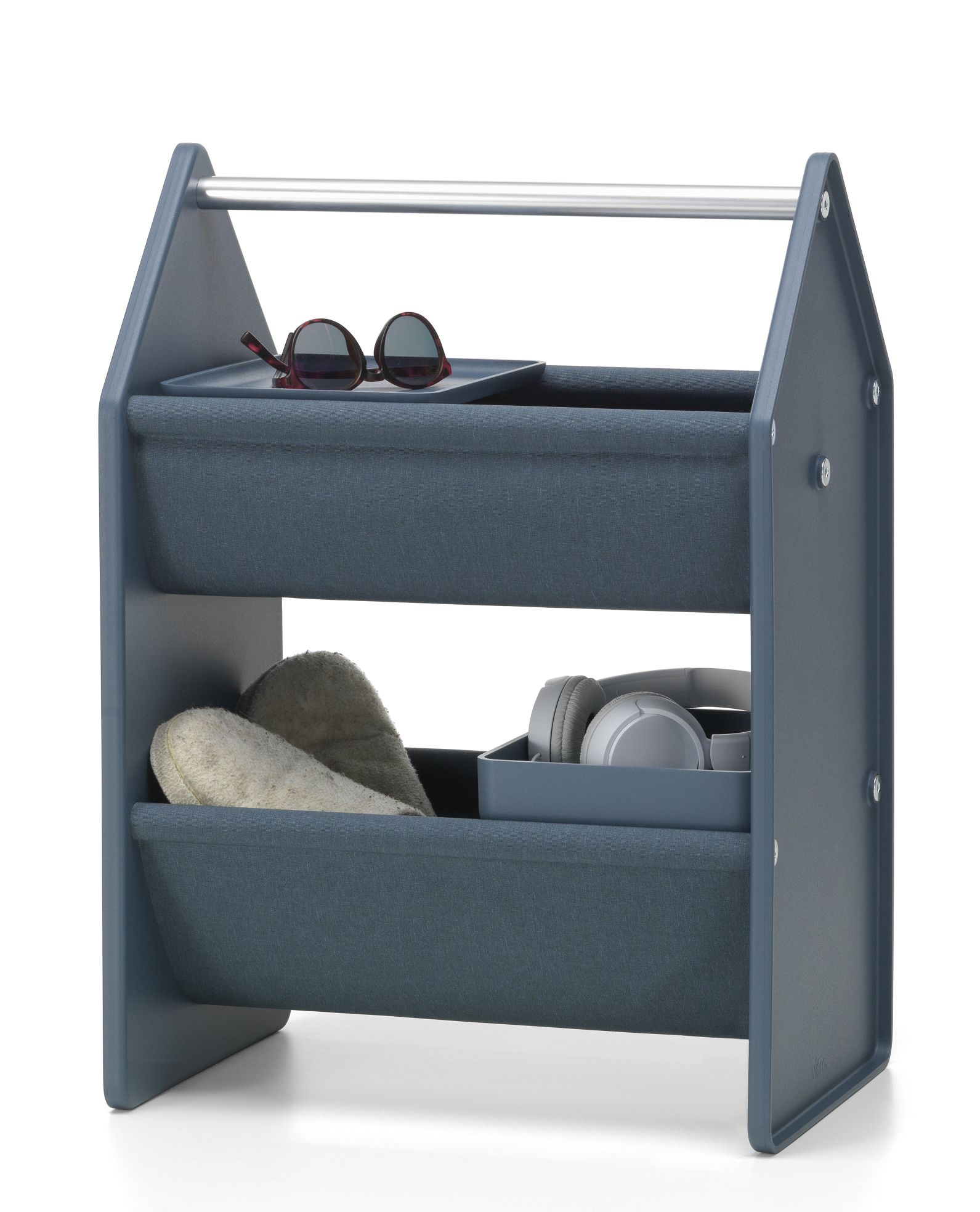 Vitra Drop Box Aufbewahrungsbox in Blau mit zwei Fächern, gefüllt mit Alltagsgegenständen wie Kopfhörer.