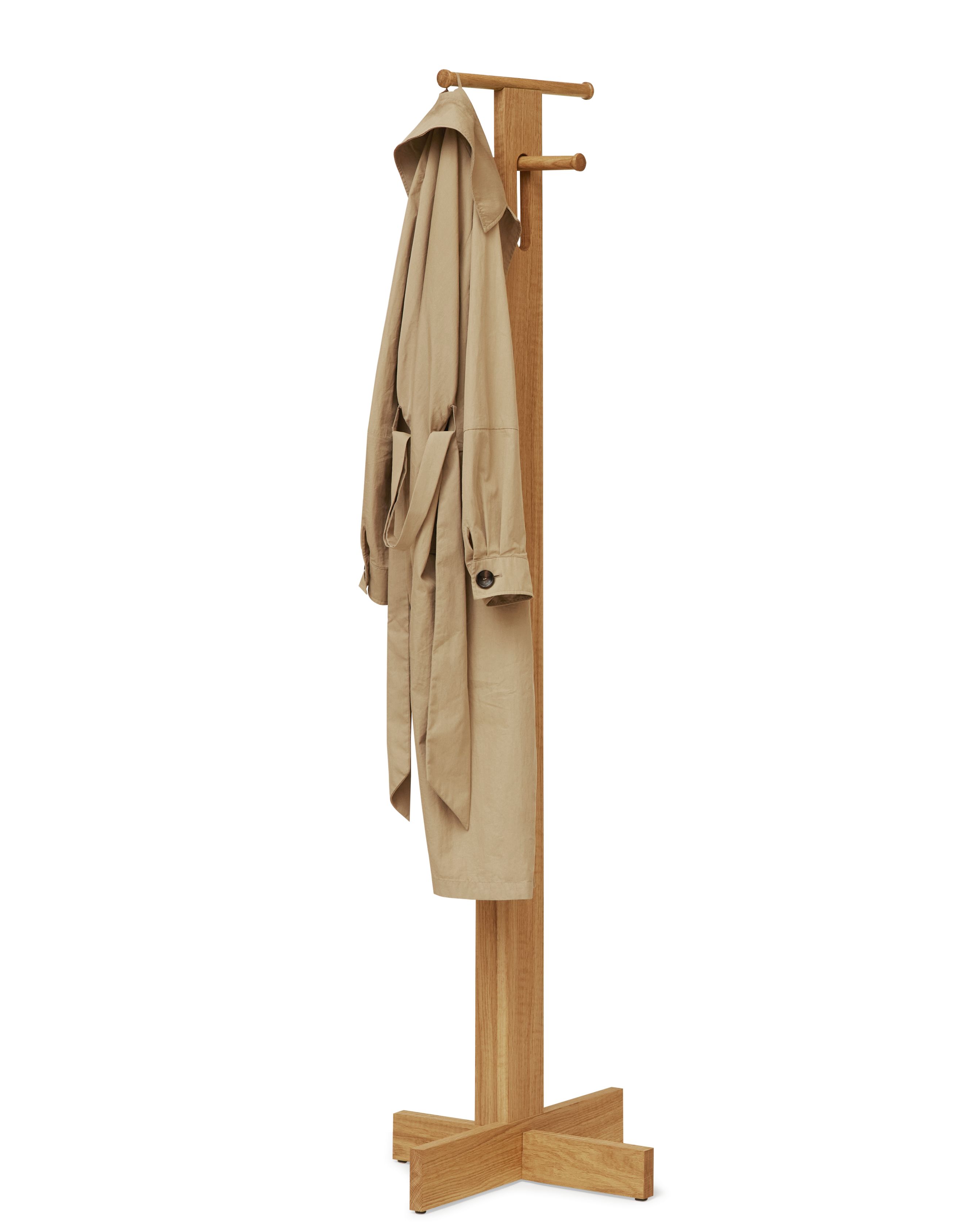 Foyer Garderobenständer aus Eiche mit beigem Mantel, moderner Kleiderständer für Flur und Diele.