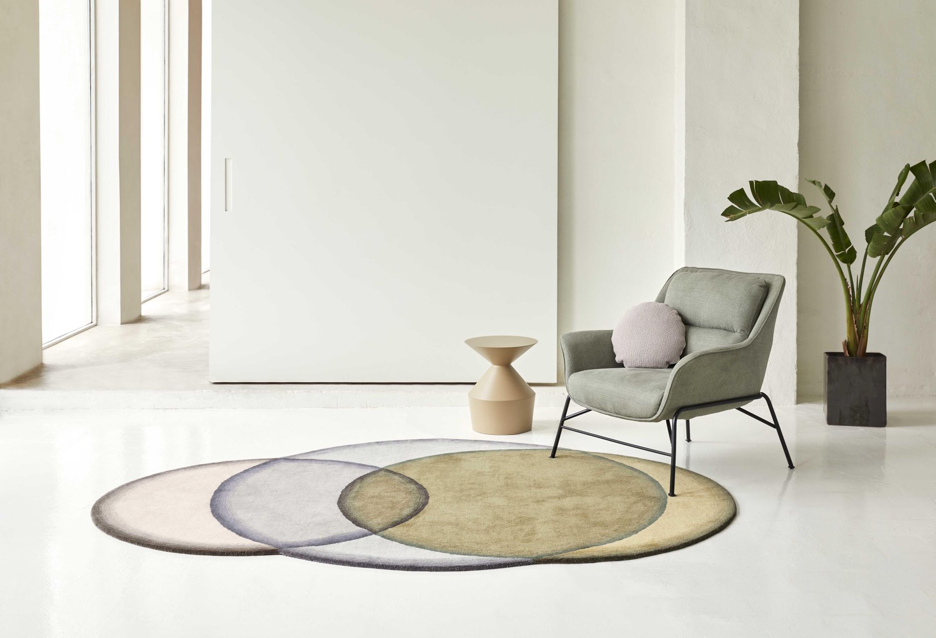 Crystal Teppich 190x260 von Gan mit geometrischem Muster aus Kreisen in Beige, Grau und Braun.