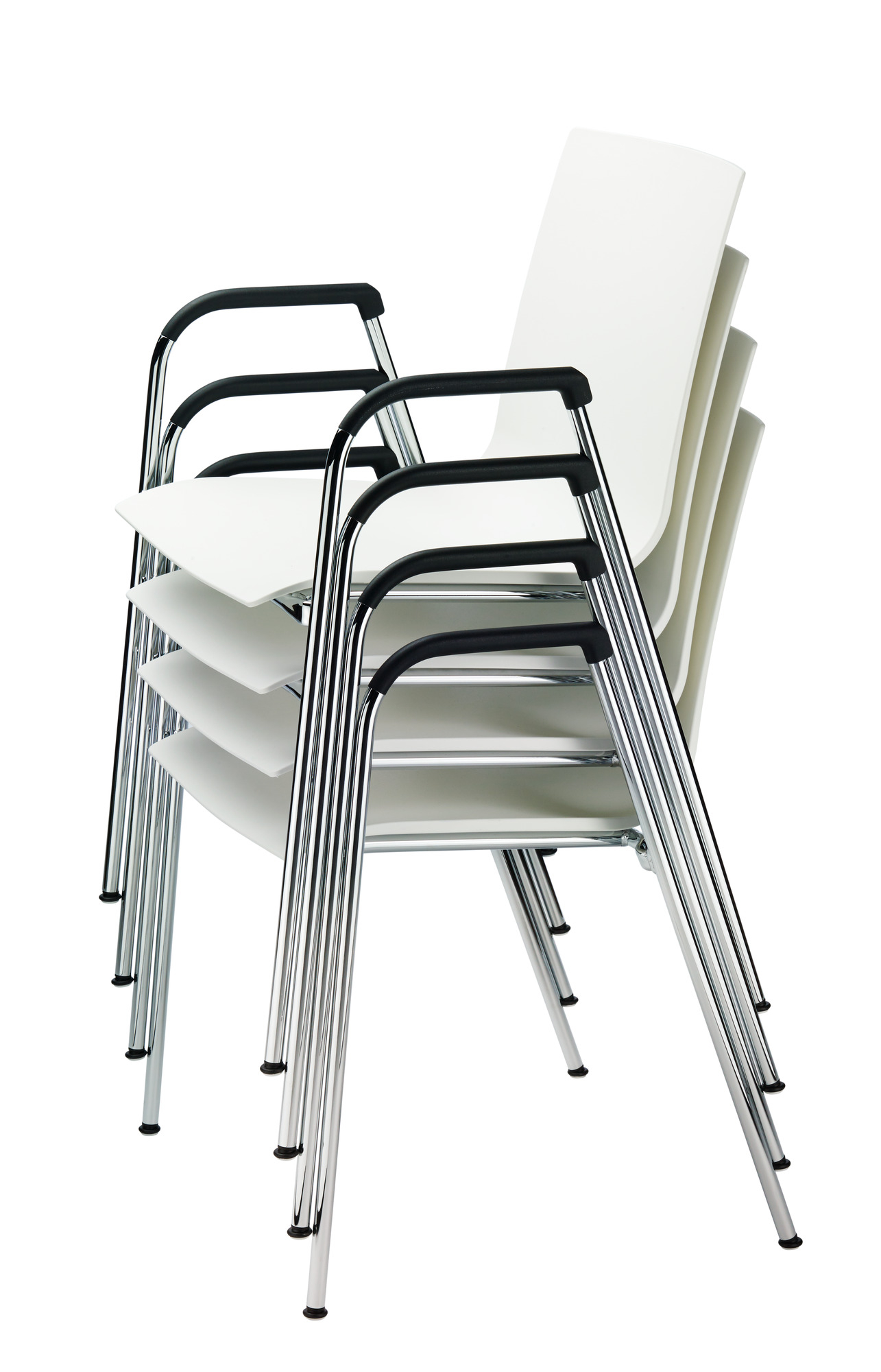 S 260 F Thonet Stuhl mit Armlehne, vierfach gestapelt, weißer Sitz, verchromtes Stahlrohrgestell.