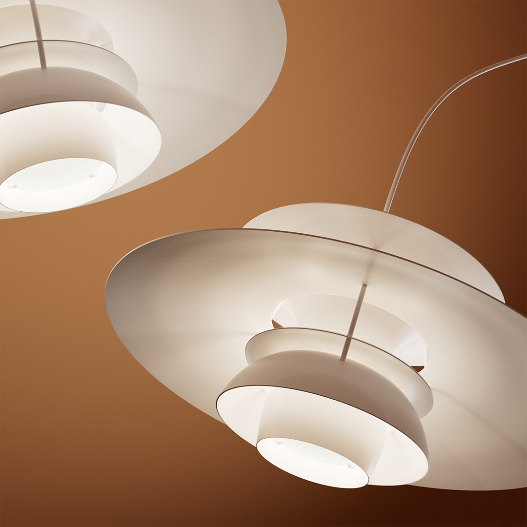 Zwei moderne, weiße Pendelleuchten mit Schirmdesign für Wohnzimmer oder Esszimmer, stimmungsvolle Beleuchtung.