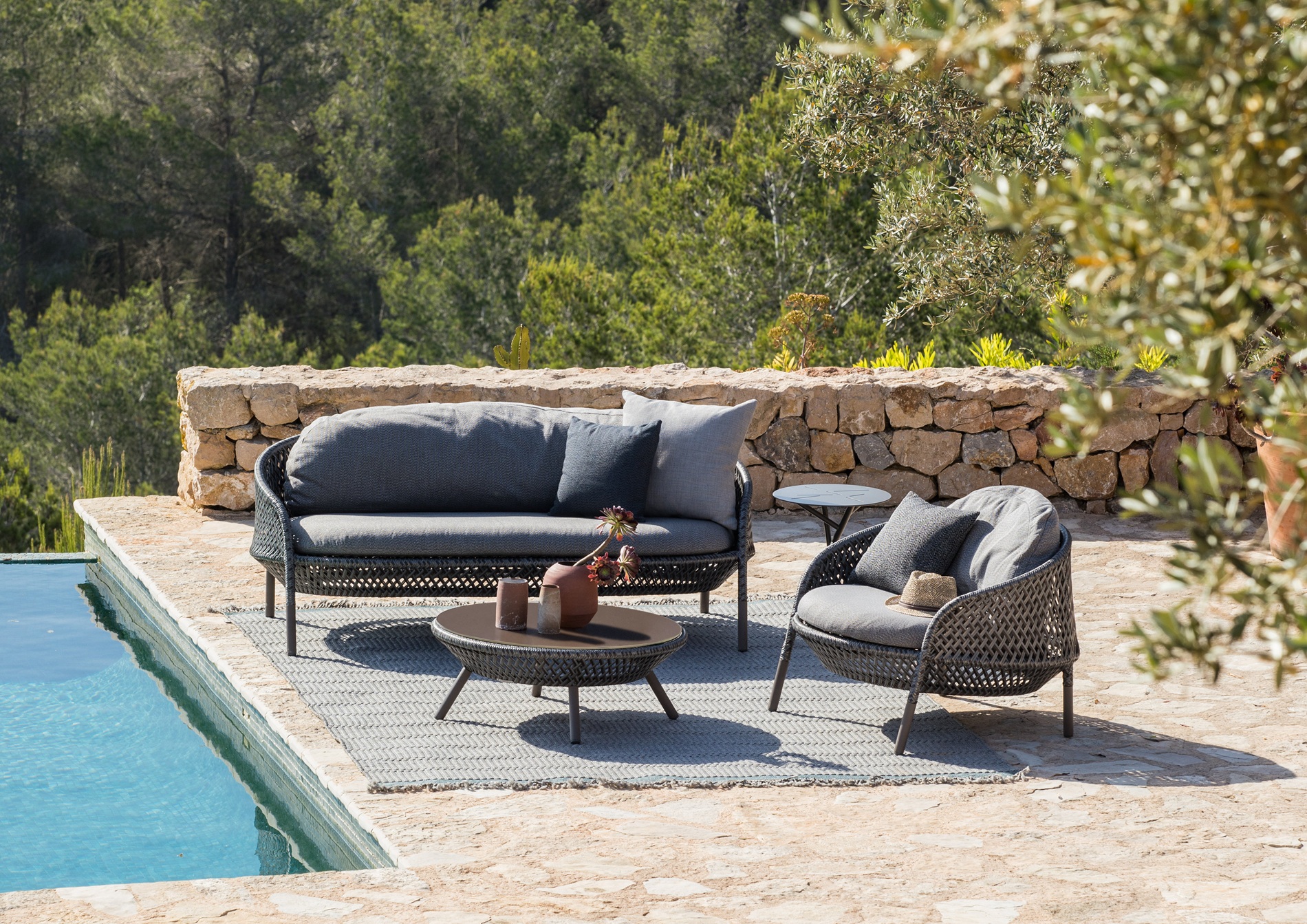 AHNDA Outdoor tweezitsbank van Dedon