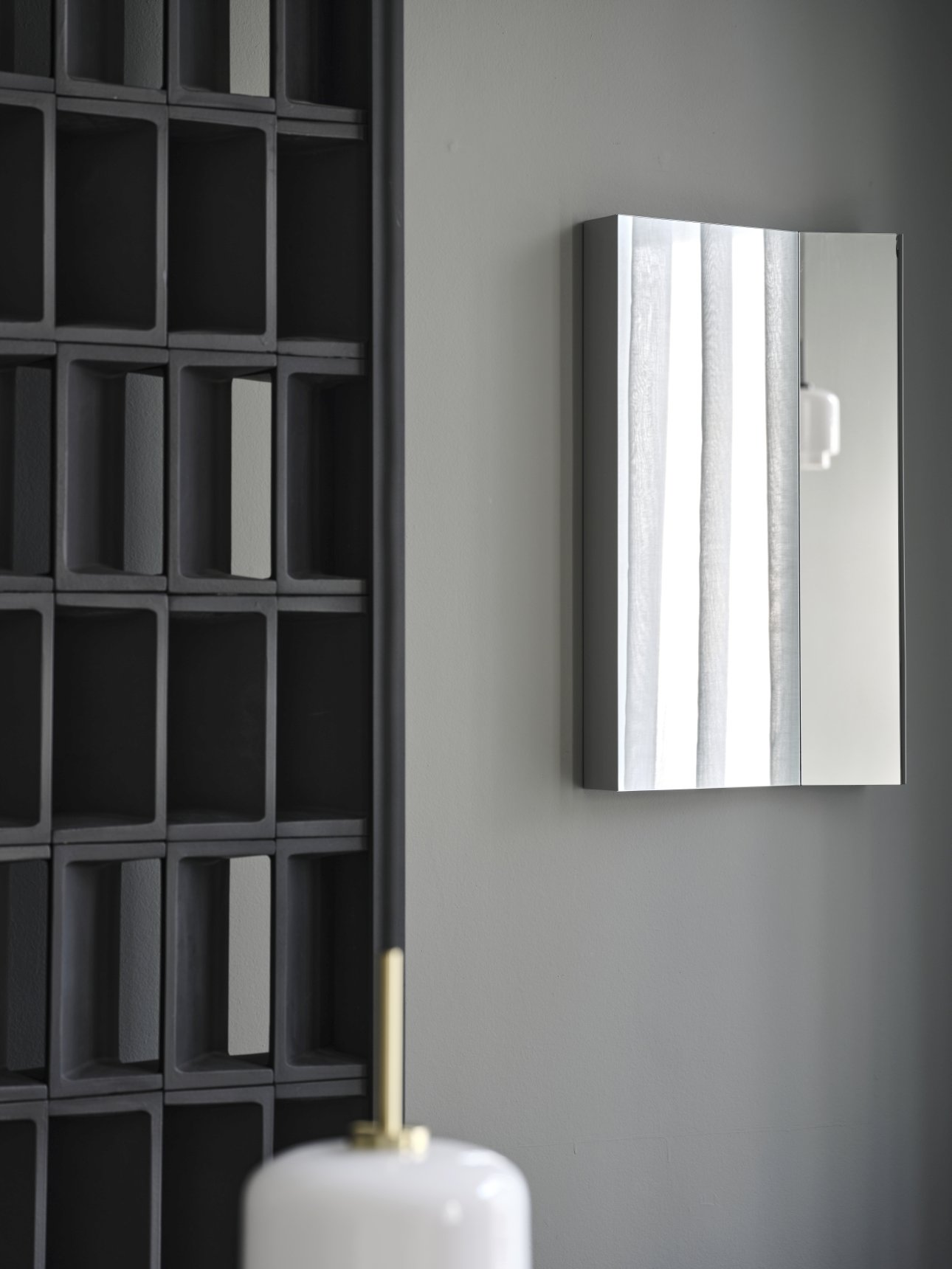 Mimesis Mirror Spiegel Please wait to be seated