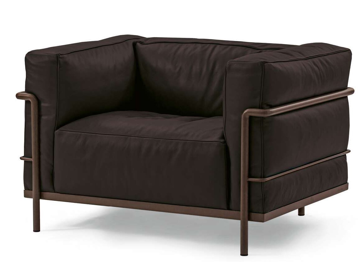 Brauner 3 Fauteuil Grand Confort Sessel von Cassina mit Lederbezug und Stahlrohrgestell, seitliche Ansicht.