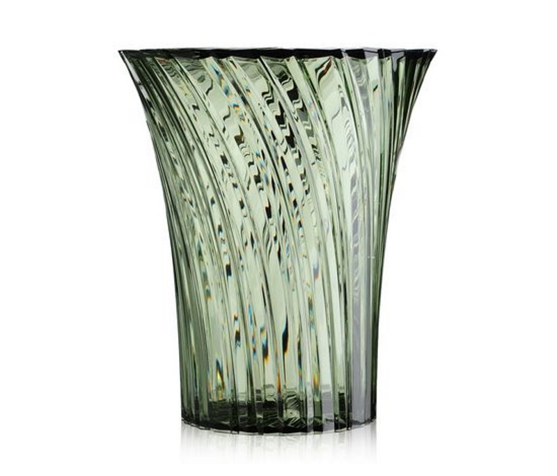 Kartell Sparkle Hocker / Beistelltisch in Grün aus transparentem Kunststoff mit einzigartiger, spiralförmiger Textur.