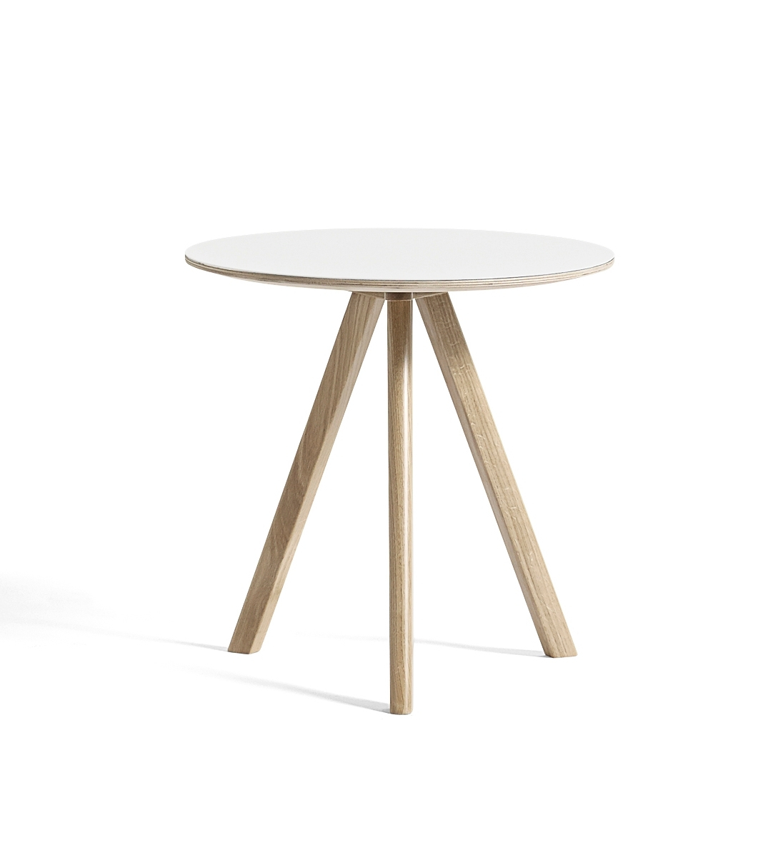 Copenhague Table CPH 20 von Hay: Runder Beistelltisch mit weißer Tischplatte und Holzgestell.