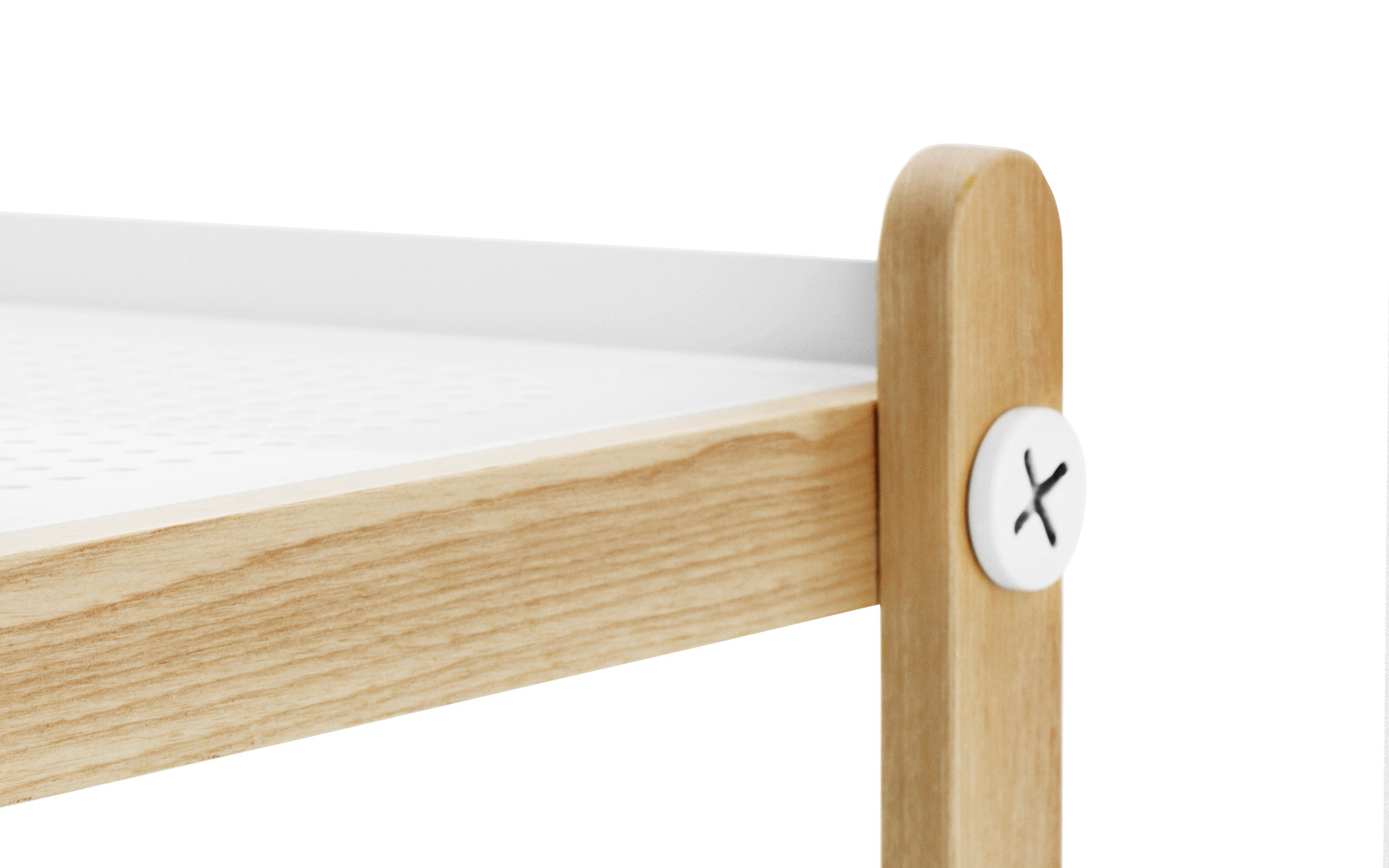 Detailaufnahme vom Sko Schuhregal von Normann Copenhagen aus hellem Holz und weißem Metall.