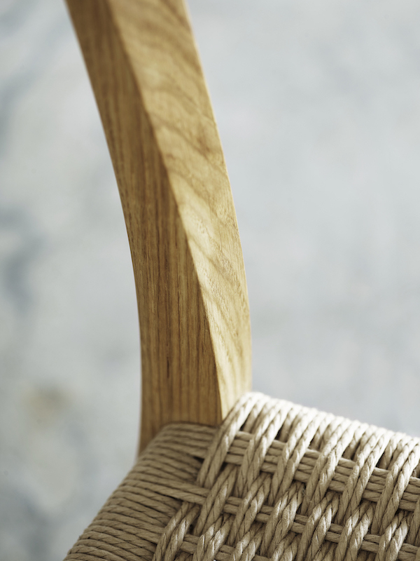 Detailaufnahme: CH23 Holzstuhl Eiche, Naturgeflecht, Designklassiker von Carl Hansen & Søn.