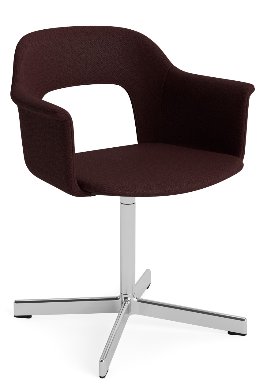 Layout Armchair 234 von Hay, brauner Bürostuhl mit Armlehnen und verchromtem Fußkreuz.