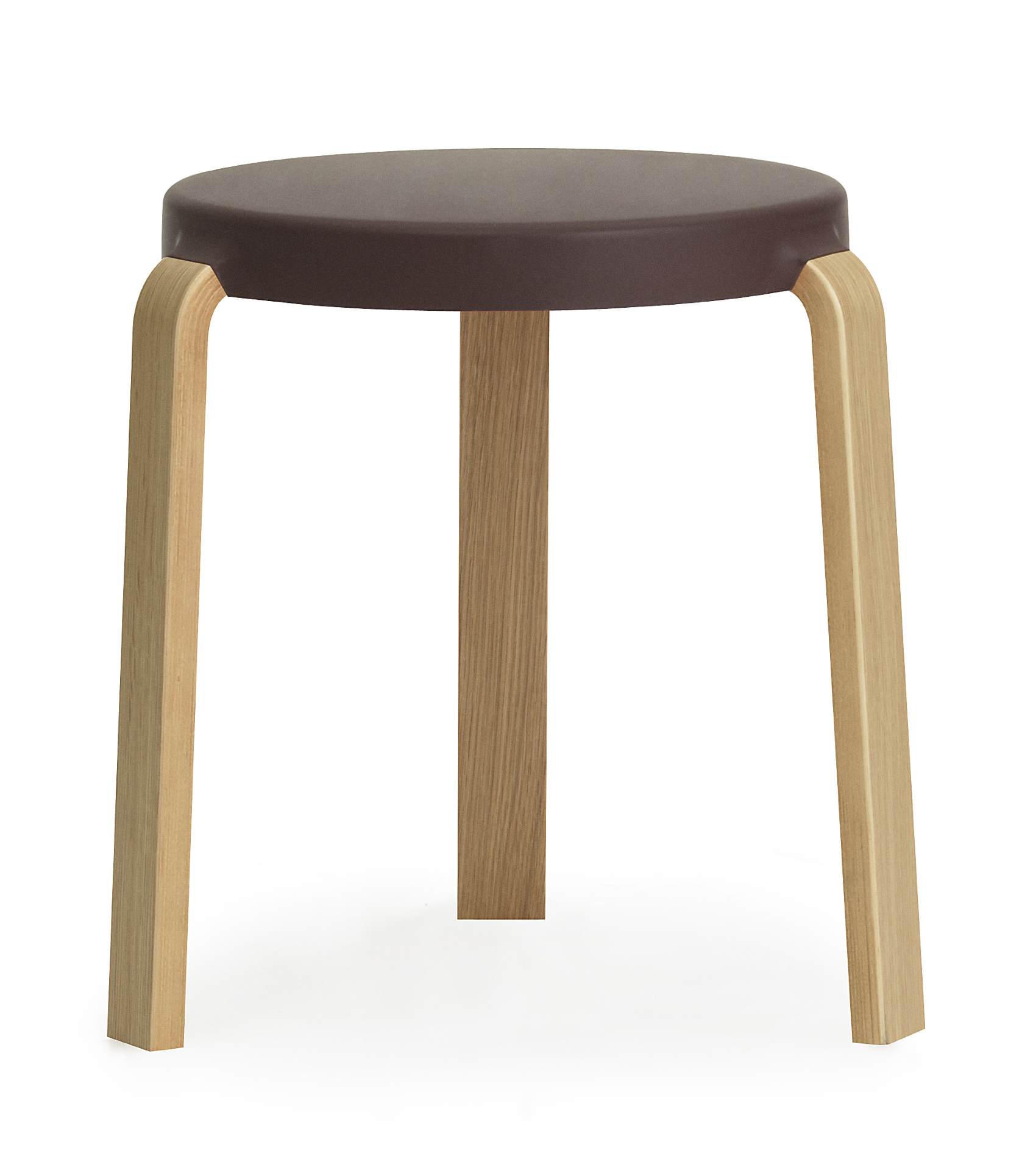 Tap Hocker von Normann Copenhagen mit braunem Sitzpolster und hellem Holzgestell, freigestellt auf weißem Hintergrund.