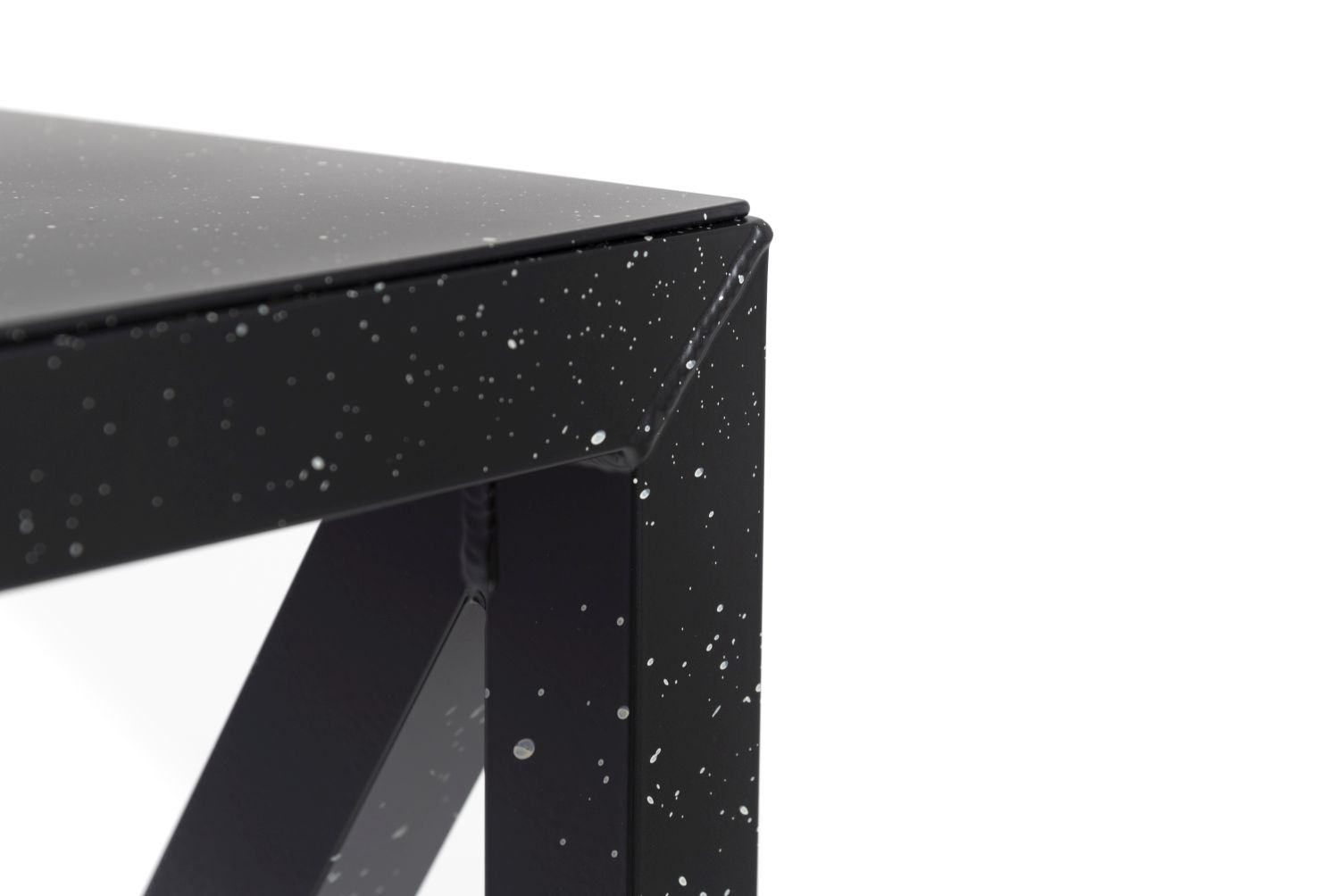 Detailaufnahme der Ecke eines schwarzen Magis Bureaurama Hockers mit weißen Sprenkeln, ideal als Barhocker.