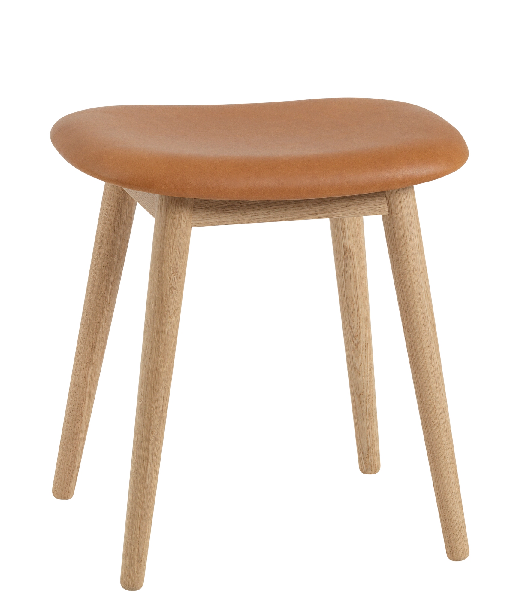 Muuto Fiber Stool Hocker mit Lederbezug und Holzbeinen, ein moderner Sitzhocker für Wohnraum.