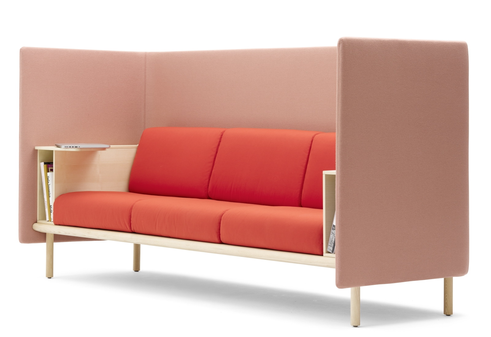 Floater Sofa von Cor, 3-Sitzer in Rot mit seitlichen, rosa Stoffpaneelen und Ablageflächen.