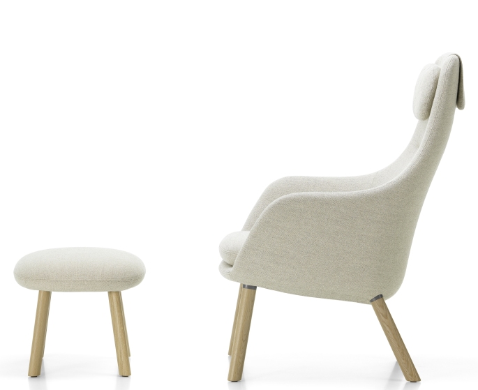 Beiger Hal Lounge Chair Sessel von Vitra mit passendem Ottoman Hocker, seitliche Ansicht.