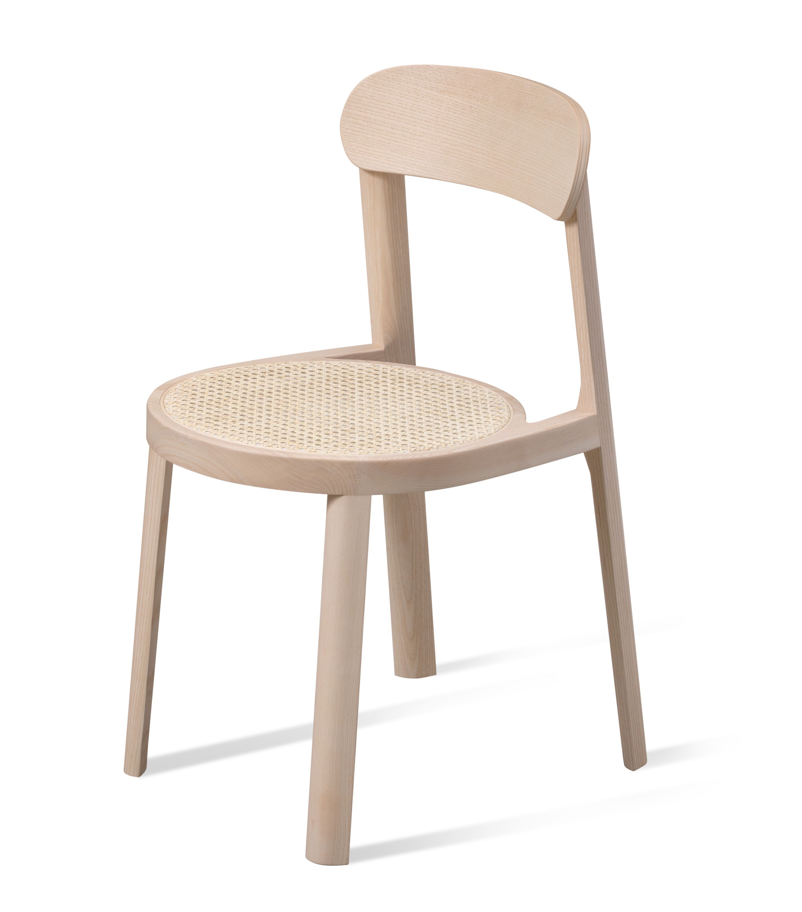 Brulla Stuhl Esche Miniforms: Heller Holzstuhl mit geflochtener Sitzfläche, modernes Design für Esszimmer und Wohnbereich.