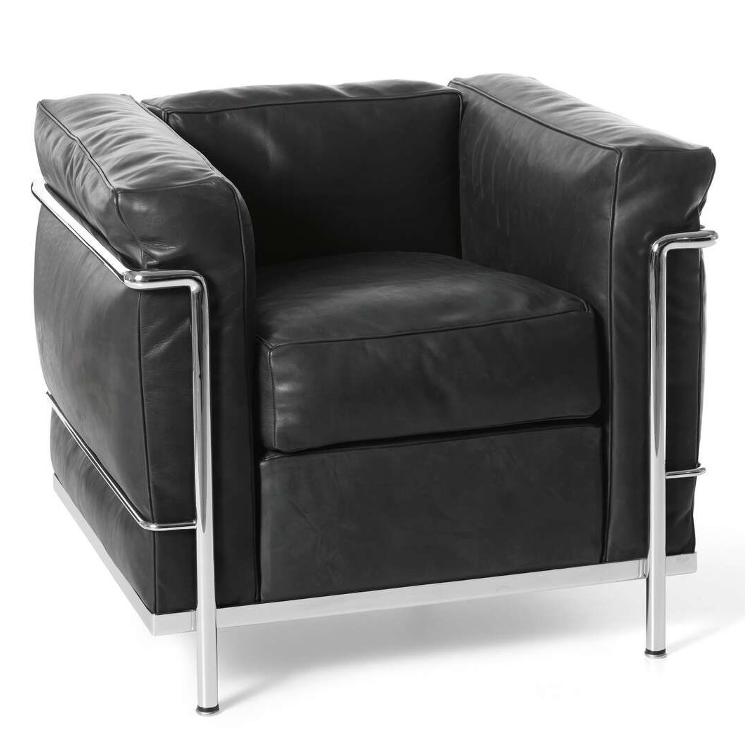 Schwarzer Cassina Sessel "Grand Confort Petit Modèle" mit verchromtem Stahlrohrgestell für Wohnzimmer und Büro.