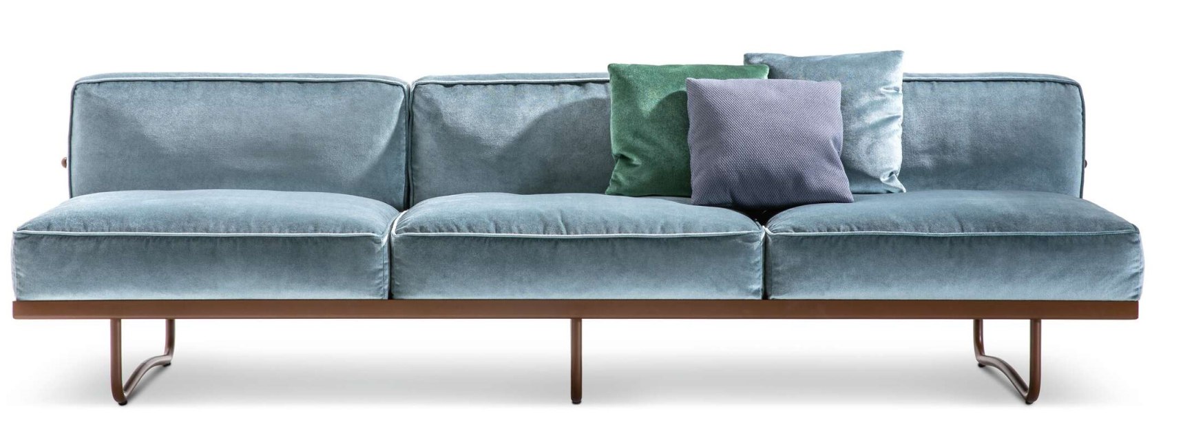 Blaues 5 Canapé Appartement Sofa von Le Corbusier Cassina mit Kissen und braunem Metallgestell.