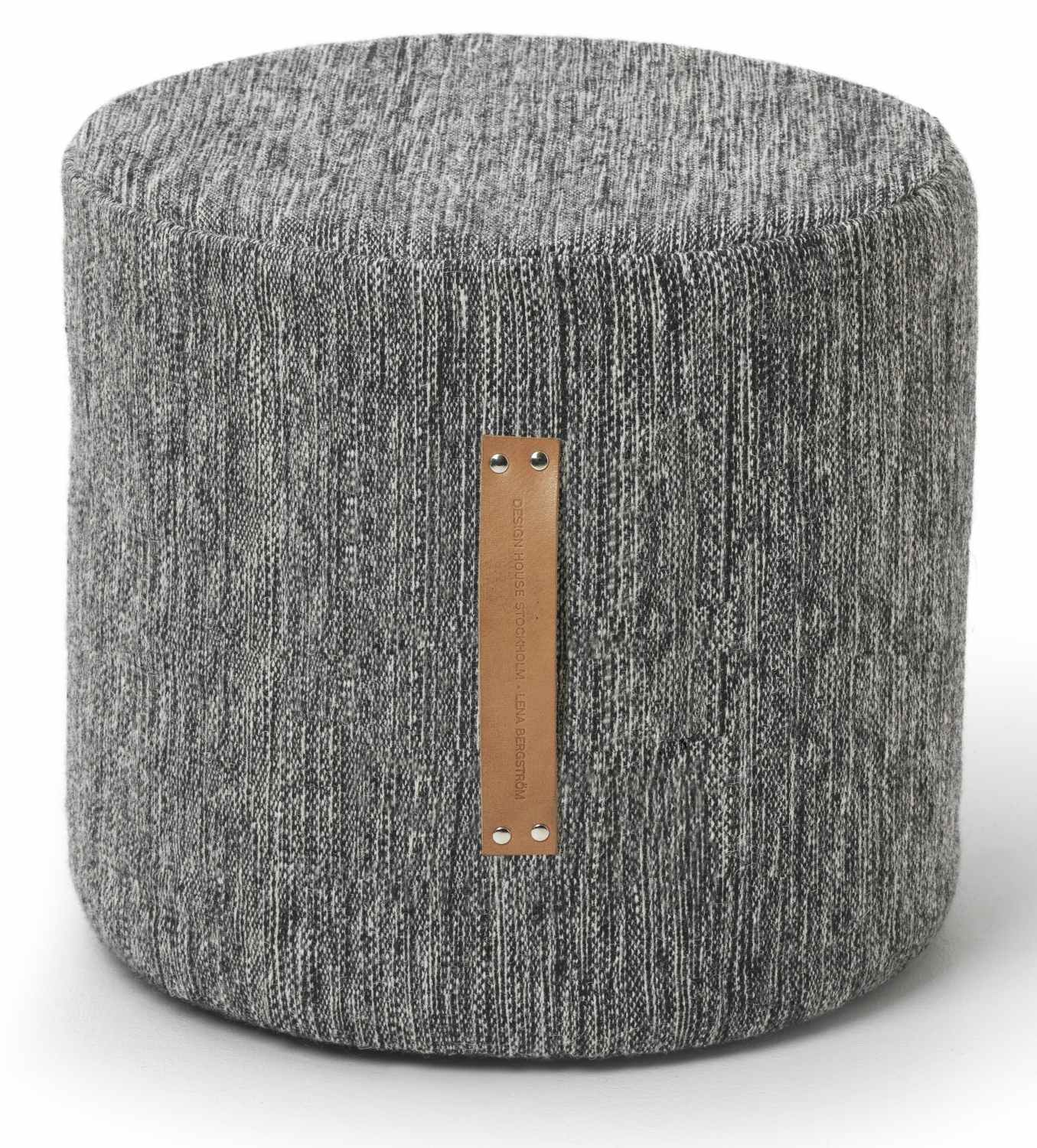 Dunkelgrauer Björk Hocker von Design House Stockholm, runder Sitzhocker mit Lederdetail und Textilbezug.