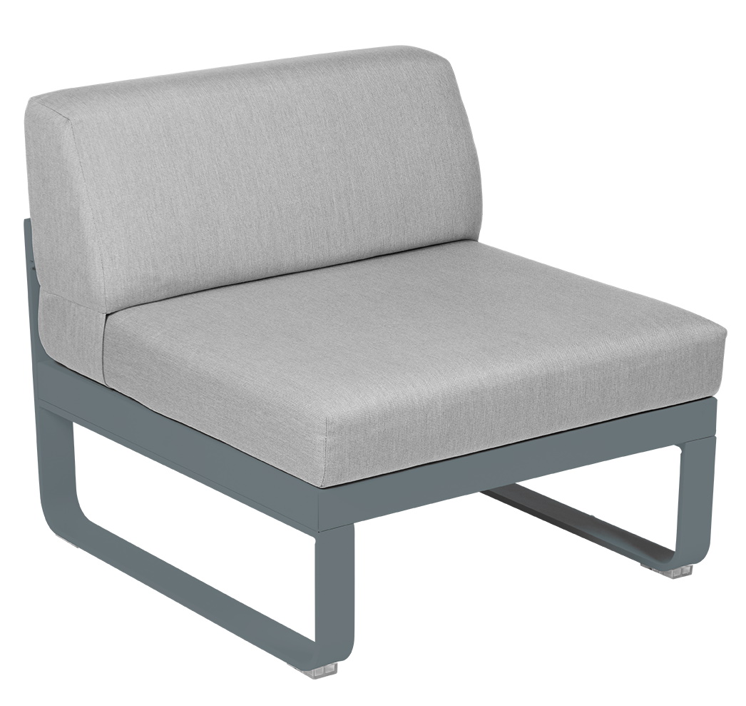 Bellevie Fermob Modulsofa 1-Sitzer Mitte für den Außenbereich, graues Lounge Möbel mit Aluminiumrahmen und Textilbezug.