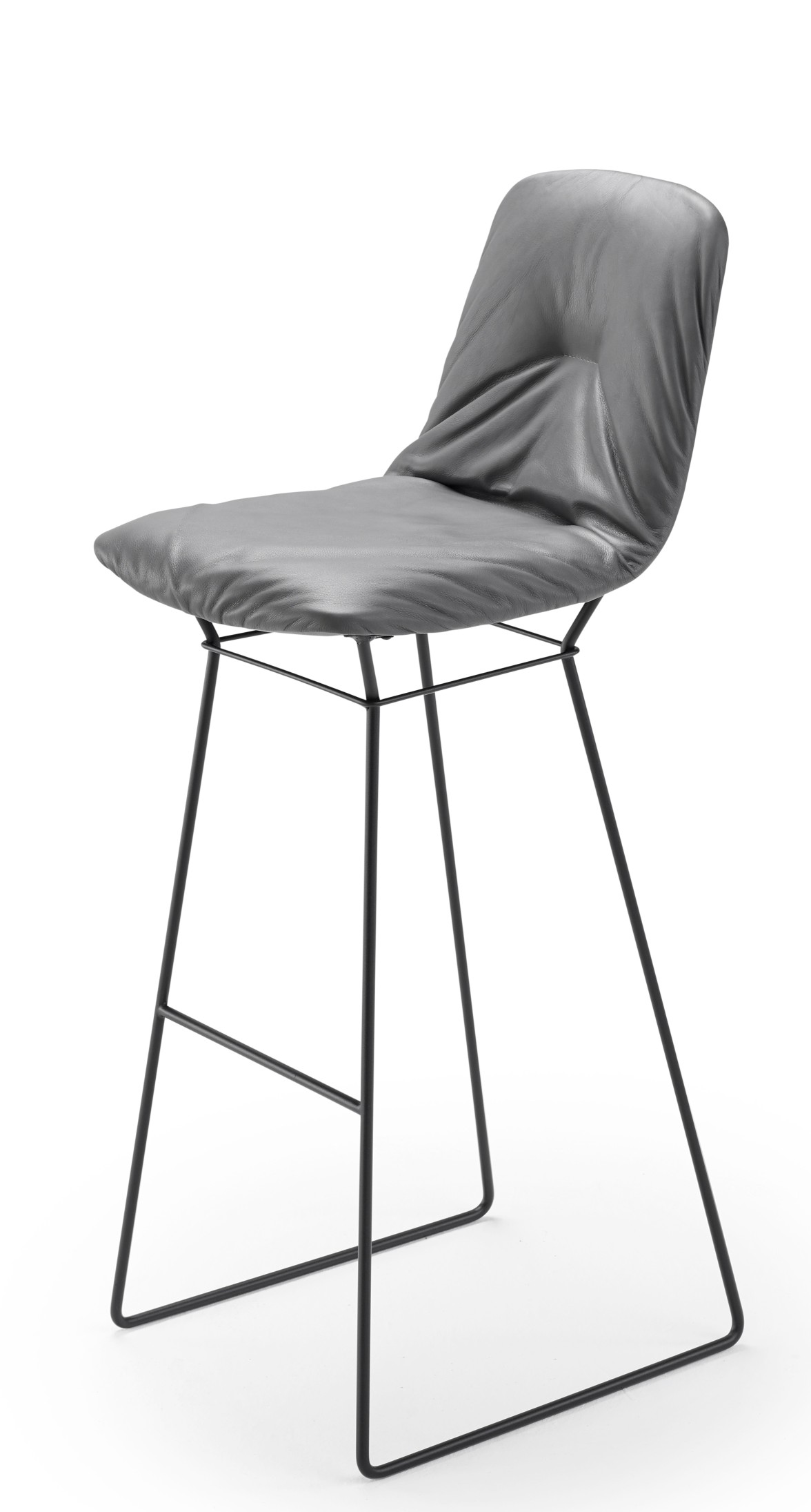 Leya Barhocker von Freifrau Manufaktur, hoch, grauem Lederbezug und schwarzem Metallgestell, modernes Design.
