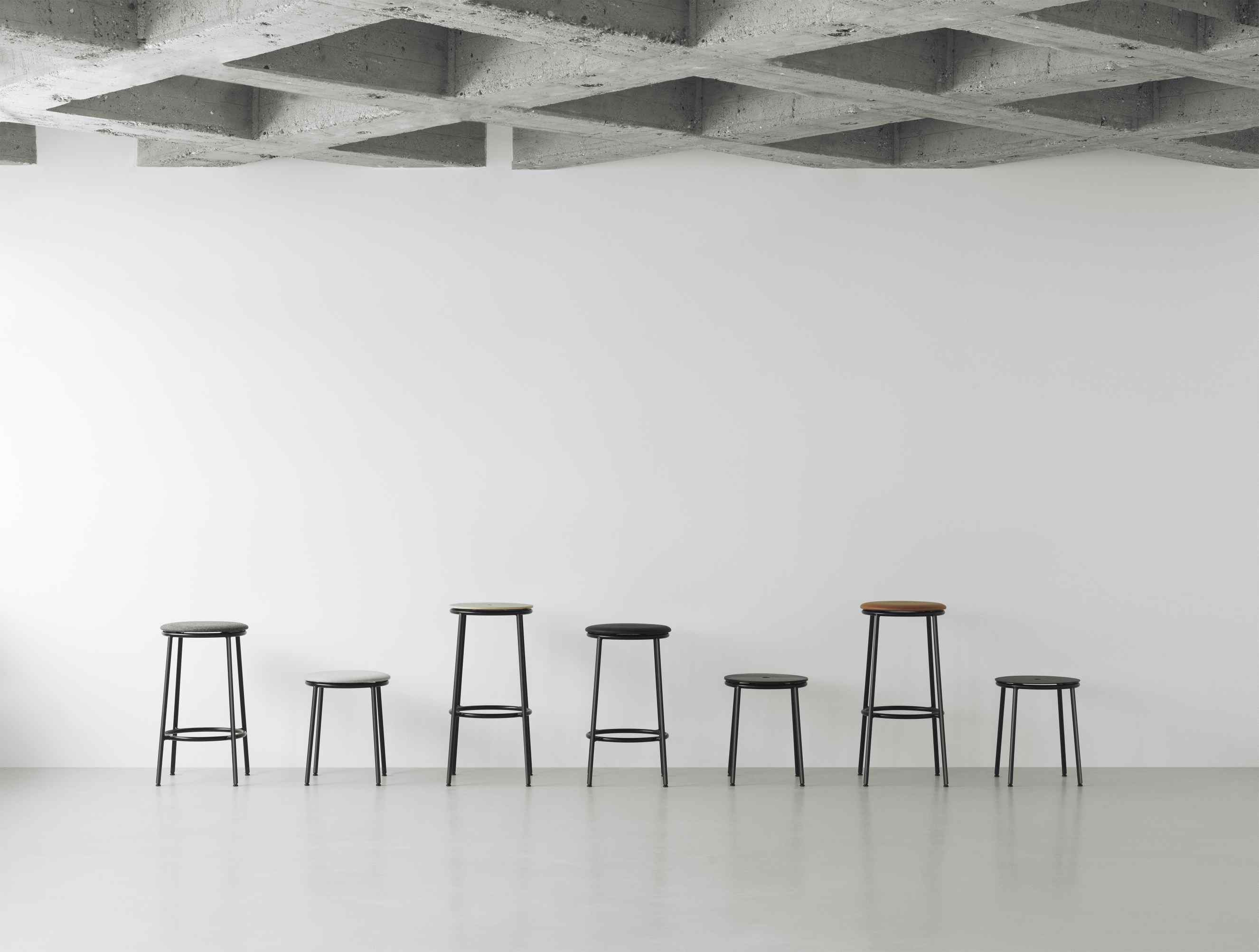 Circa Barstool H 65 cm von Normann Copenhagen, verschiedene Farben und Höhen, minimalistisches Design.