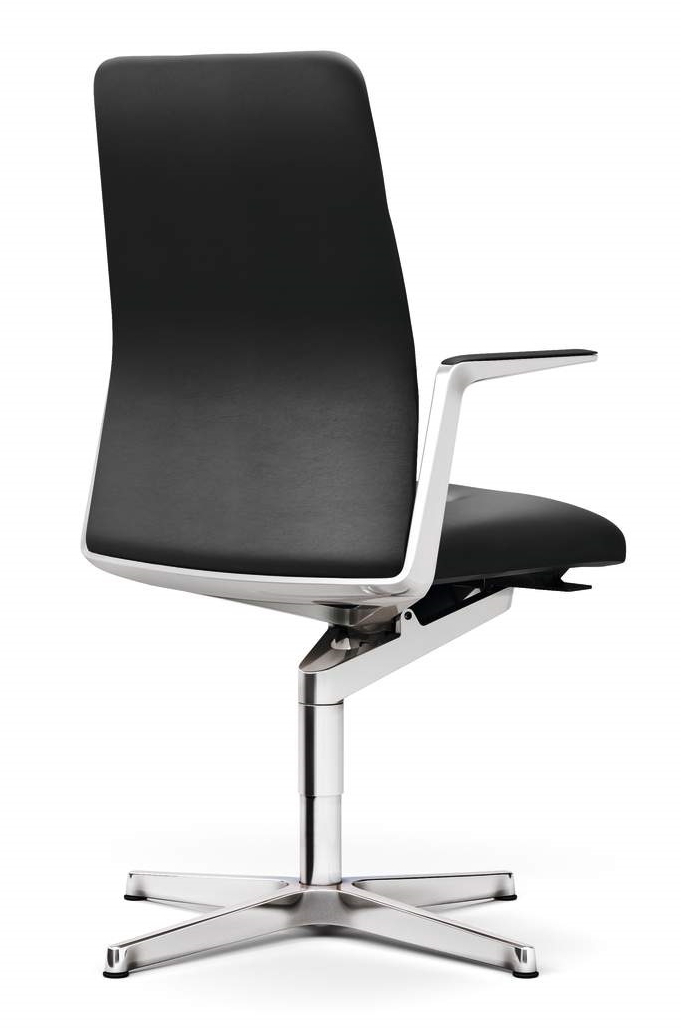 Leadchair Management Bürostuhl von Walter Knoll mit schwarzem Lederbezug und Aluminiumfußkreuz.
