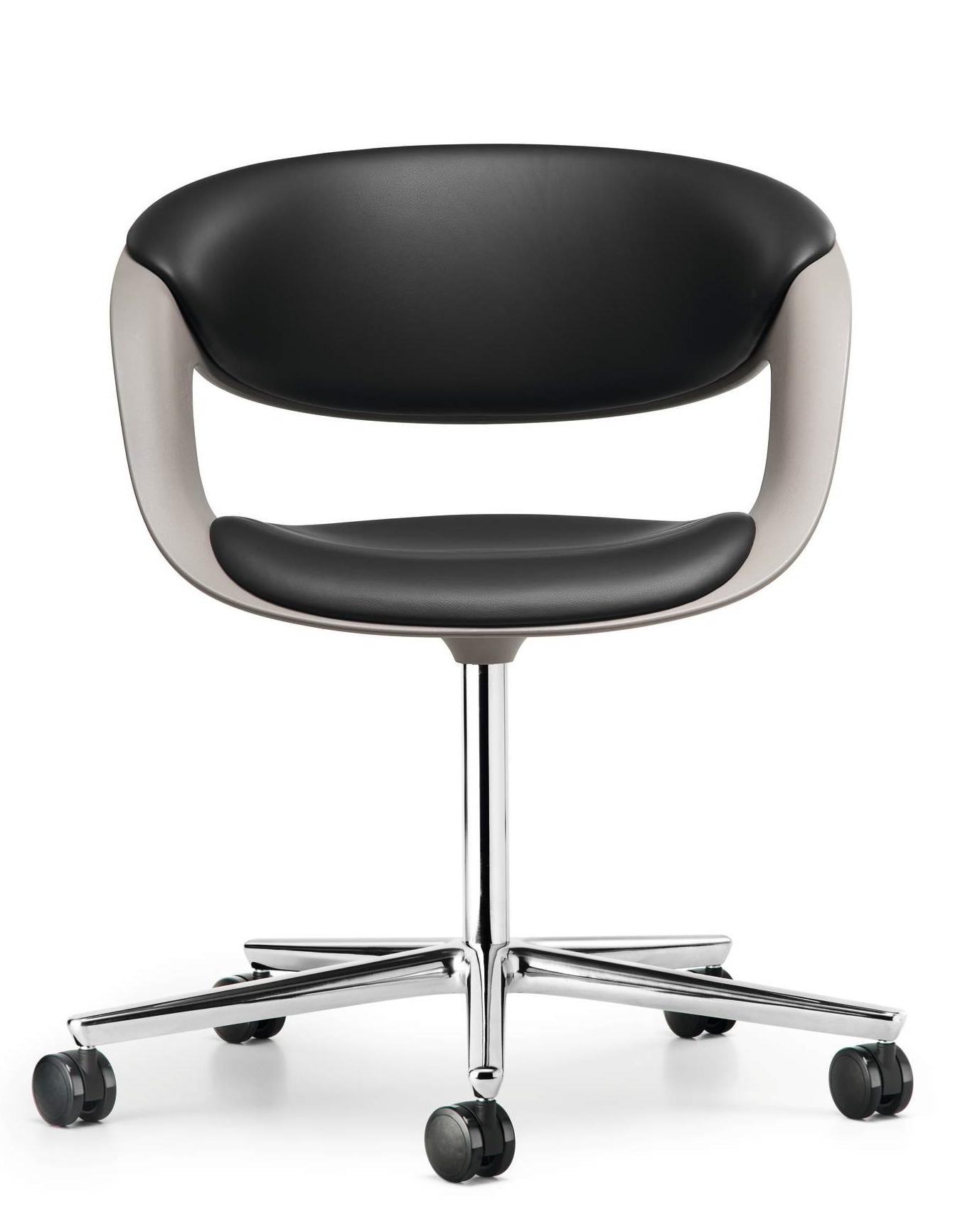 Lox Sessel von Walter Knoll, schwarzer Leder Bürostuhl mit Chromfuß und Rollen vor weißem Hintergrund.