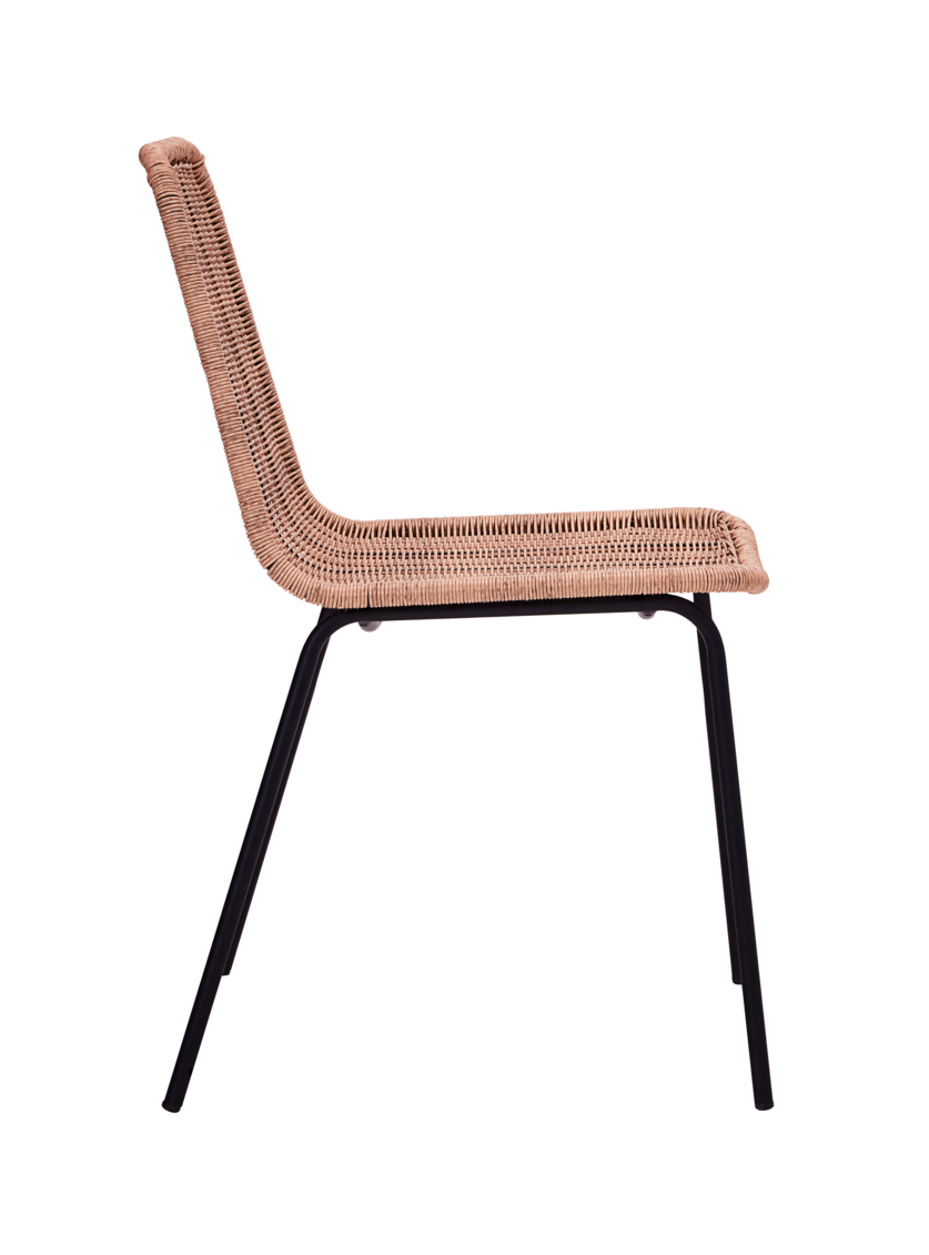 HDHapur Stuhl von House Doctor, Naturfarbenes Rattan mit schwarzem Metallgestell, geeignet für Innen- und Außenbereich.