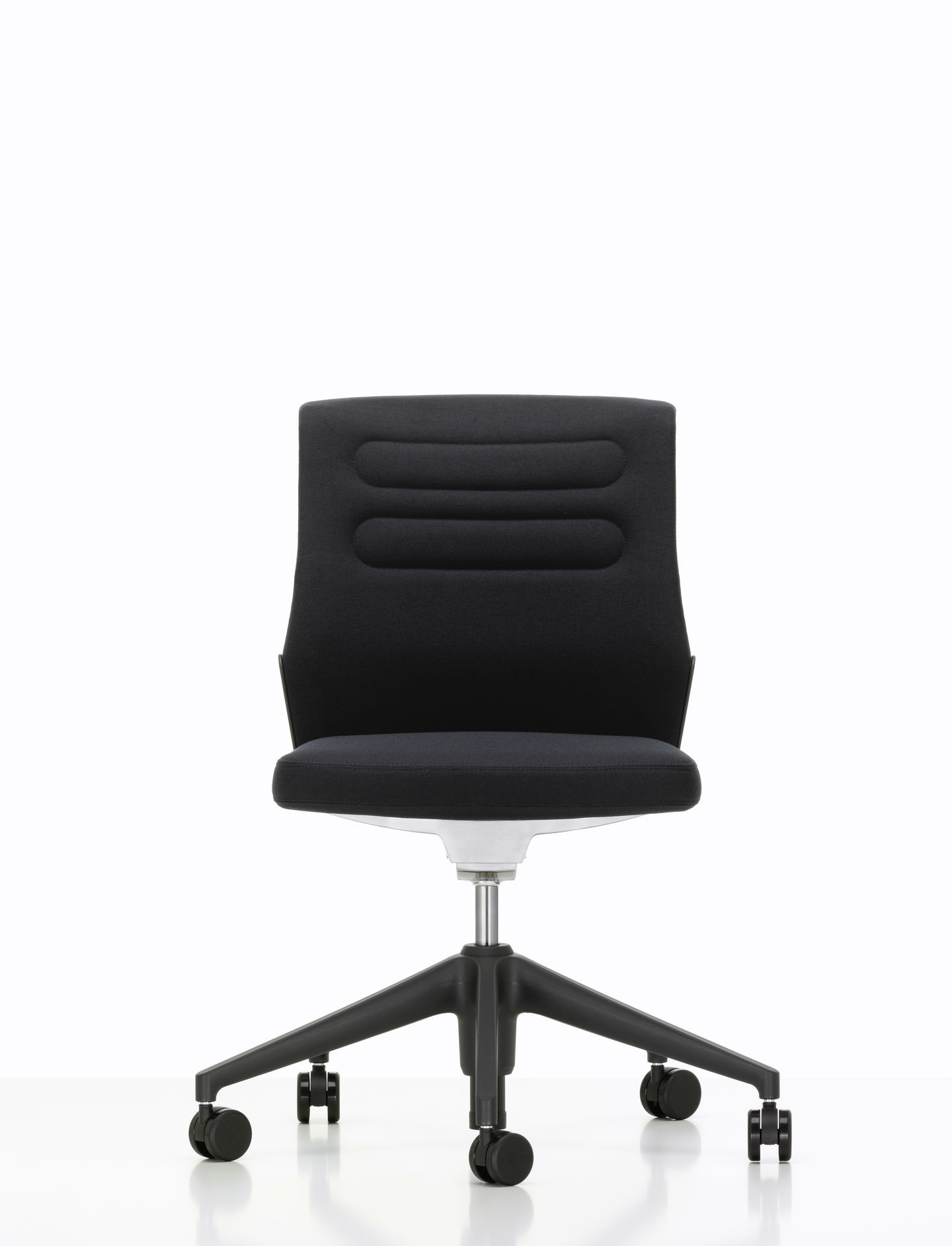 AC5 Studio Bürodrehstuhl von Vitra in Schwarz, ergonomisch und modern für das Büro oder Homeoffice.