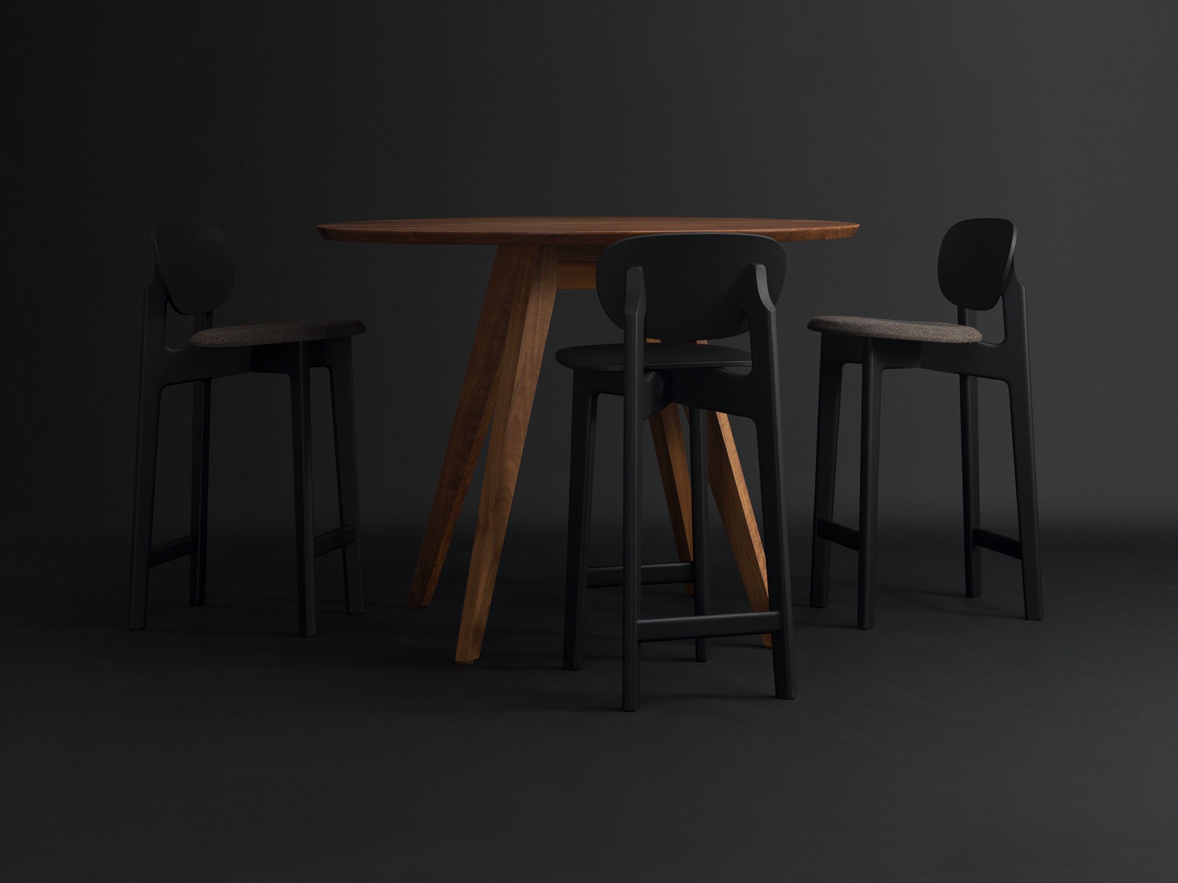 CENA High Hochtisch rund Zeitraum mit drei Barhockern, modernes Design für Küche oder Bar.