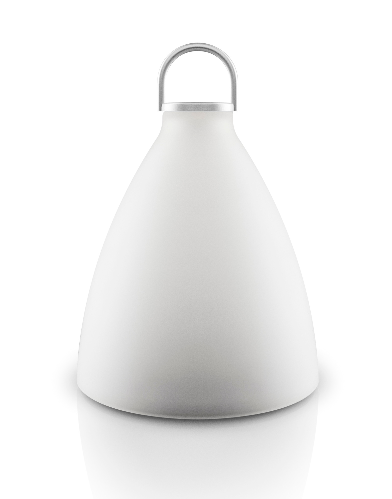 Weiße Eva Solo Sun Light Bell Solarleuchte mit silbernem Henkel, freigestellt.