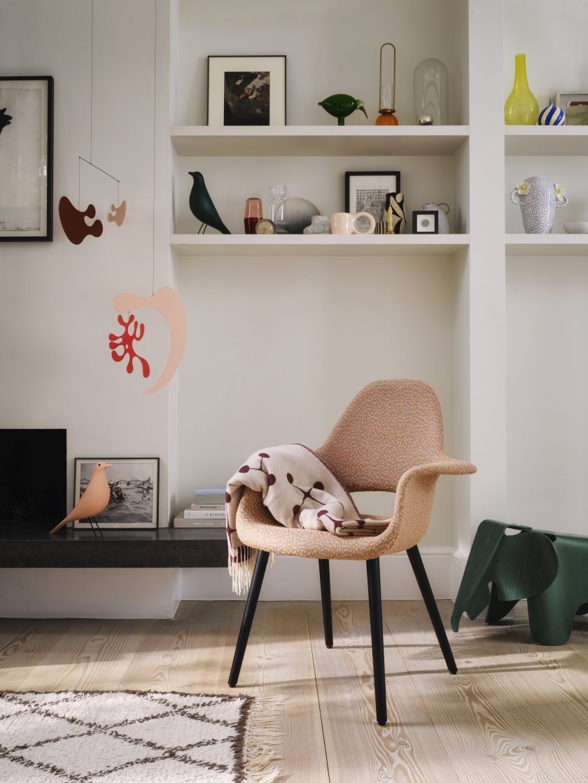 Organic Conference Stuhl von Vitra mit Kvadrat Ria Stoff, LIMITED EDITION, in stilvollem Wohnambiente.