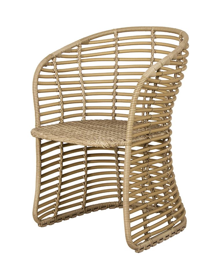 Beiger Cane-Line Sessel im Basket Design aus geflochtenem Rattan für den Garten.