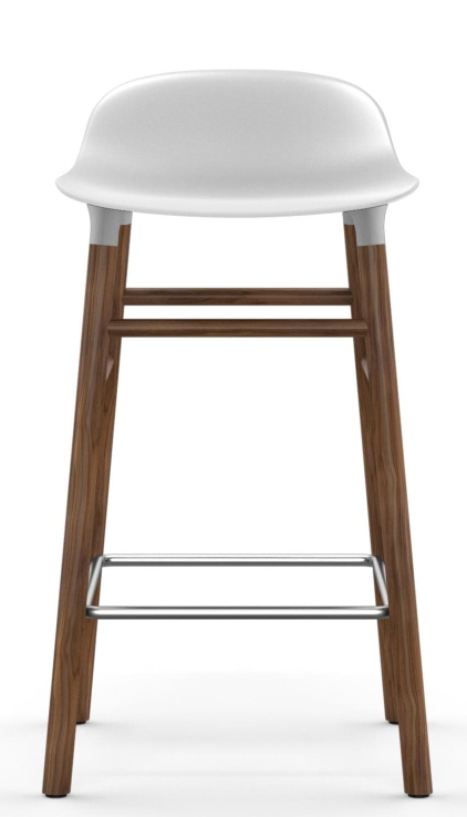 Form Barhocker von Normann Copenhagen, H 65 cm, Holzgestell und weiße Sitzfläche, modernes Küchendesign.