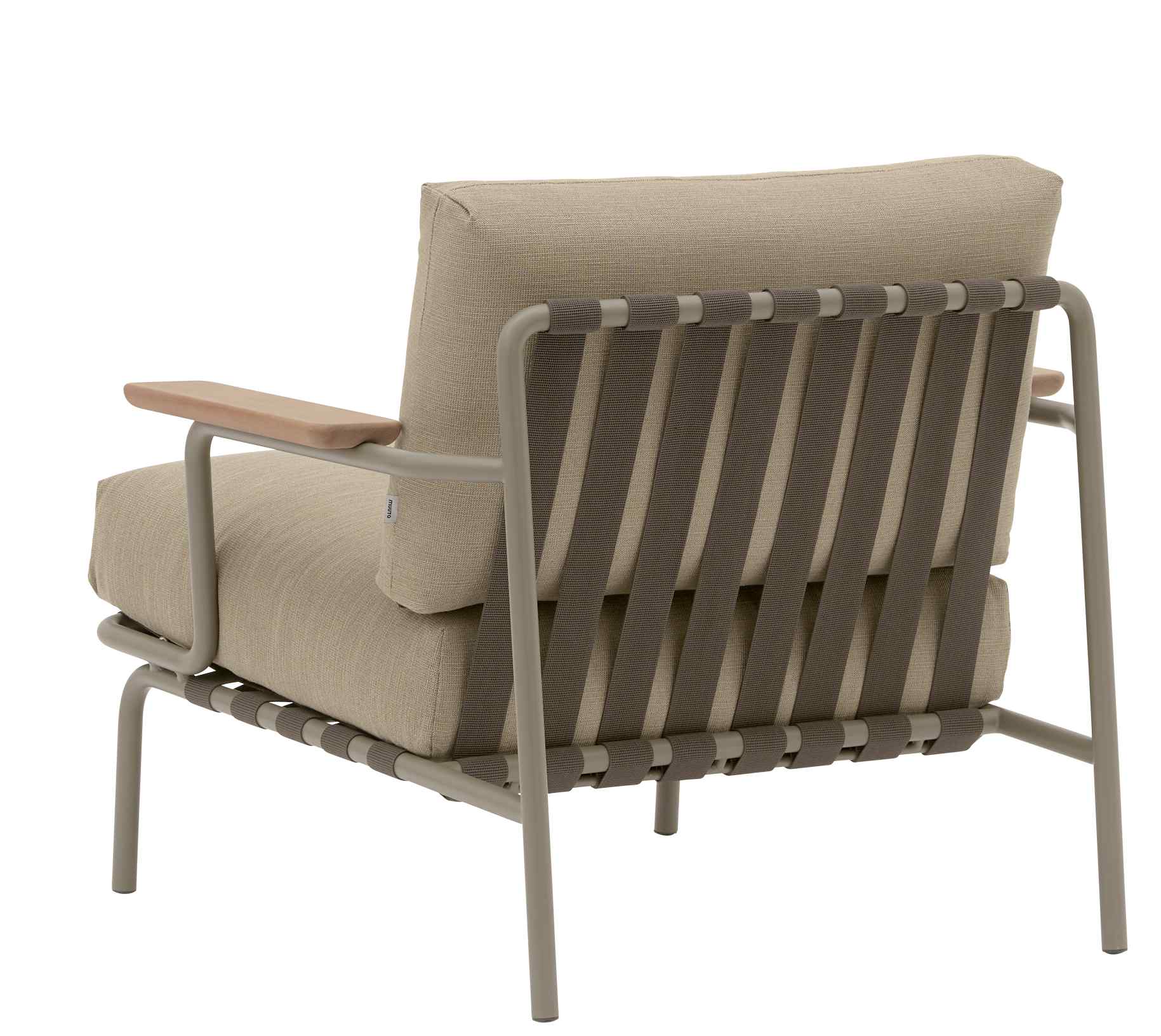 Muuto Settle Lounge Chair Outdoor Sessel, beige, mit Textilbespannung und Holzarmlehnen, Rückansicht.